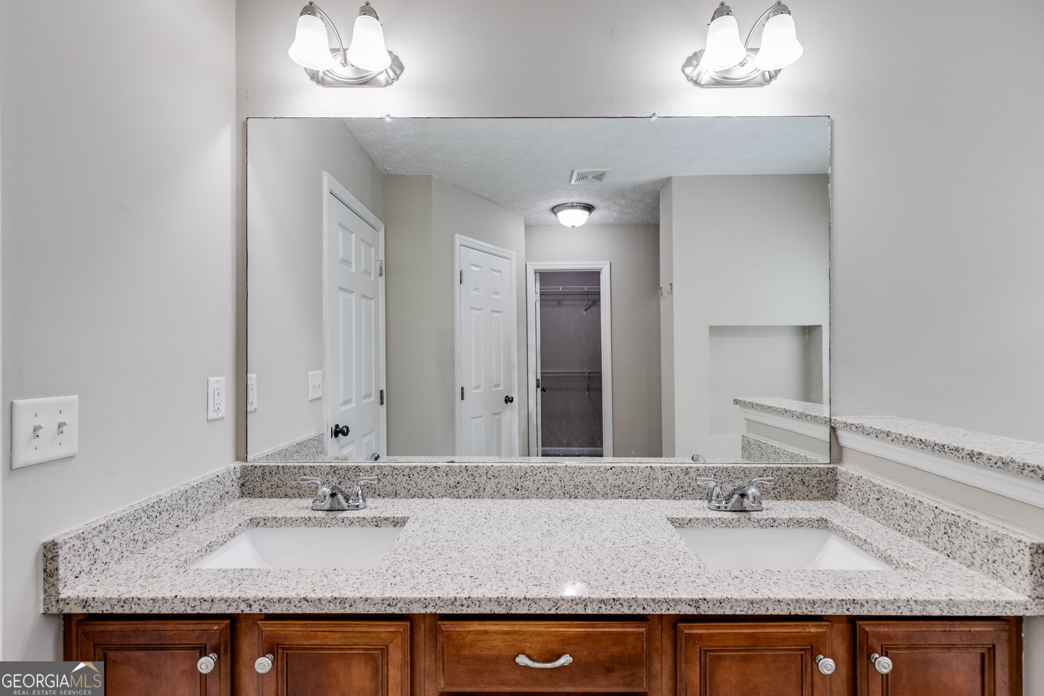 112 Valley Edge Drive Property Photo 16
