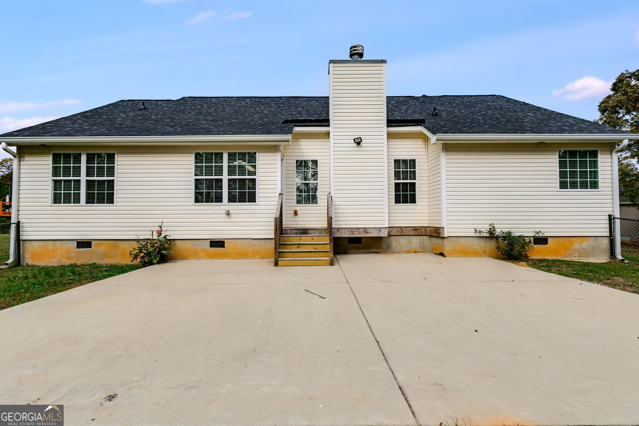 112 Valley Edge Drive Property Photo 22