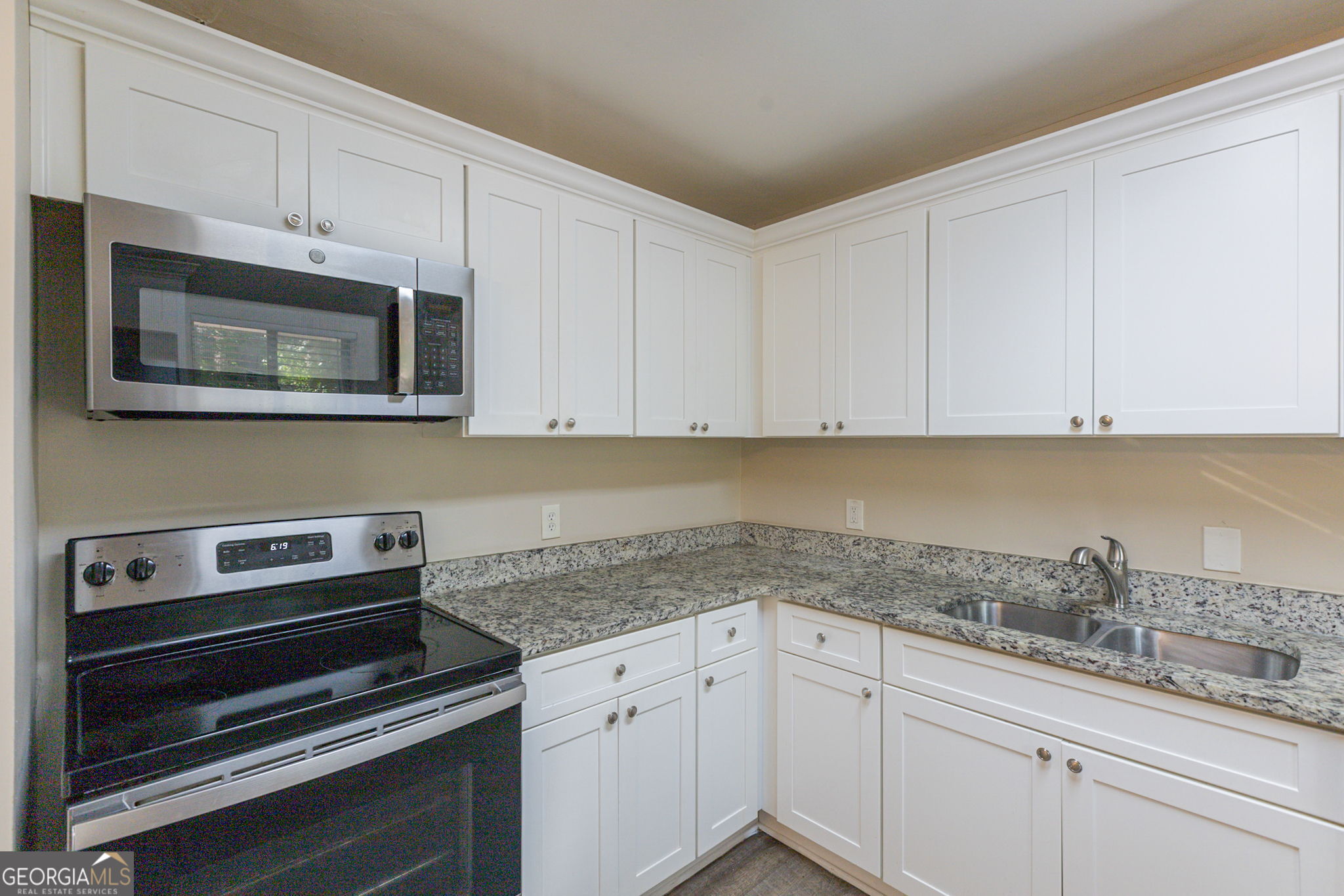 2465 Timberly Drive Se Property Photo 3