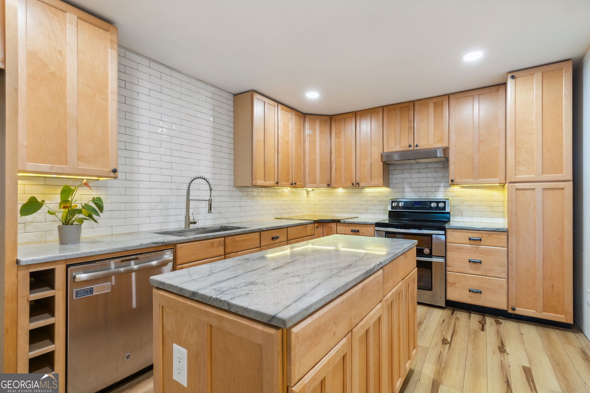 6200 Holland Cove Road Property Photo 11