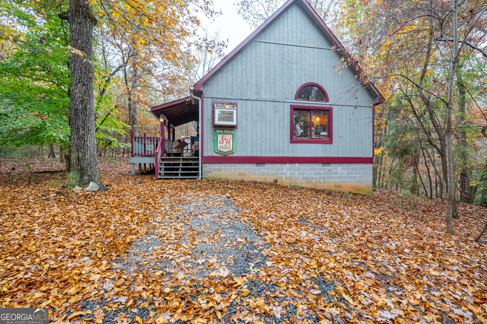 1863 Villa Drive Property Photo 3