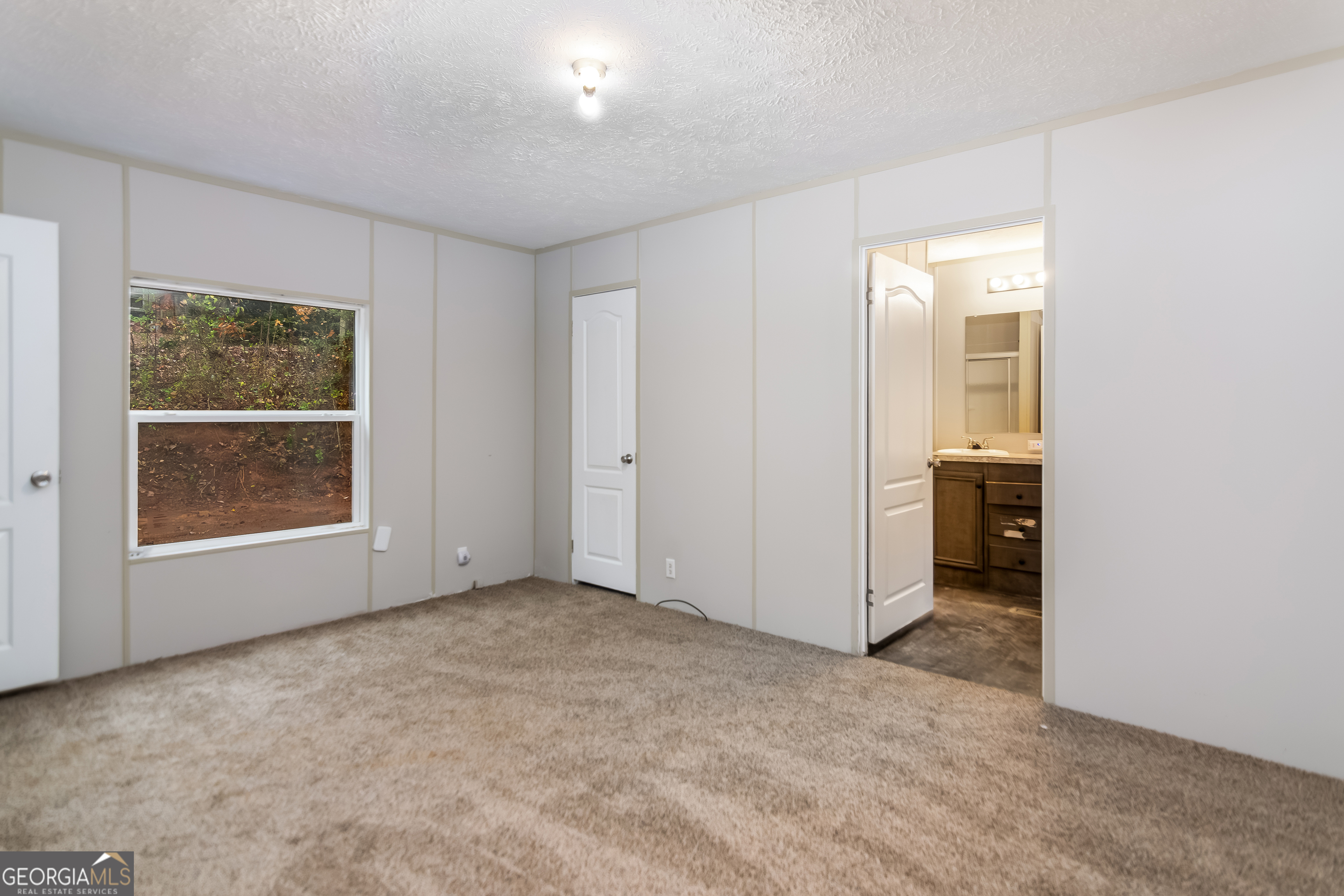 56 Almond Circle Property Photo 9