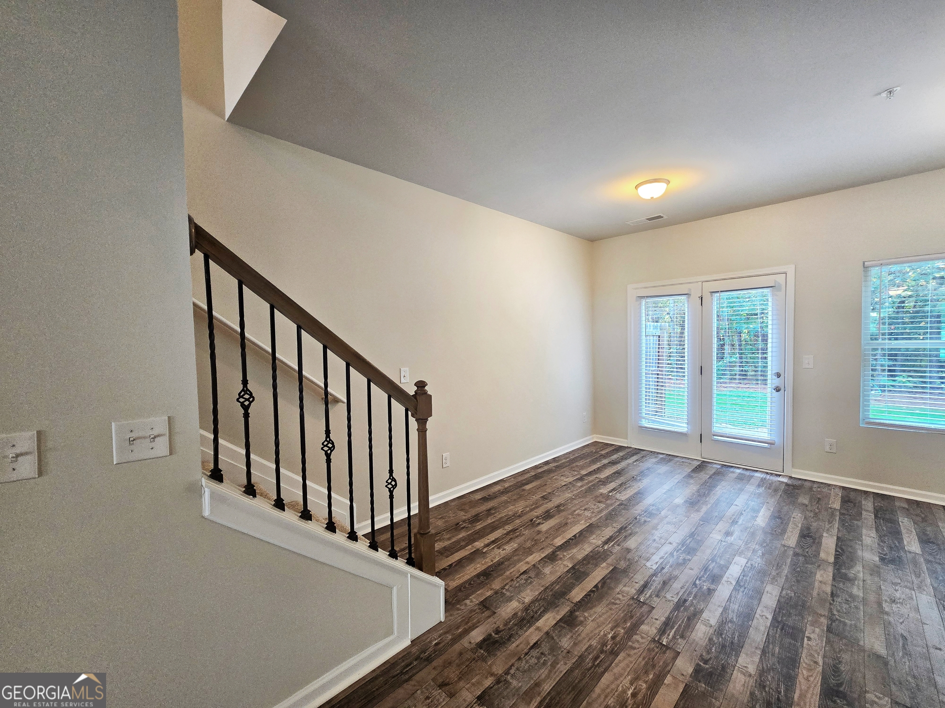 1535 Iris Walk Property Photo 2