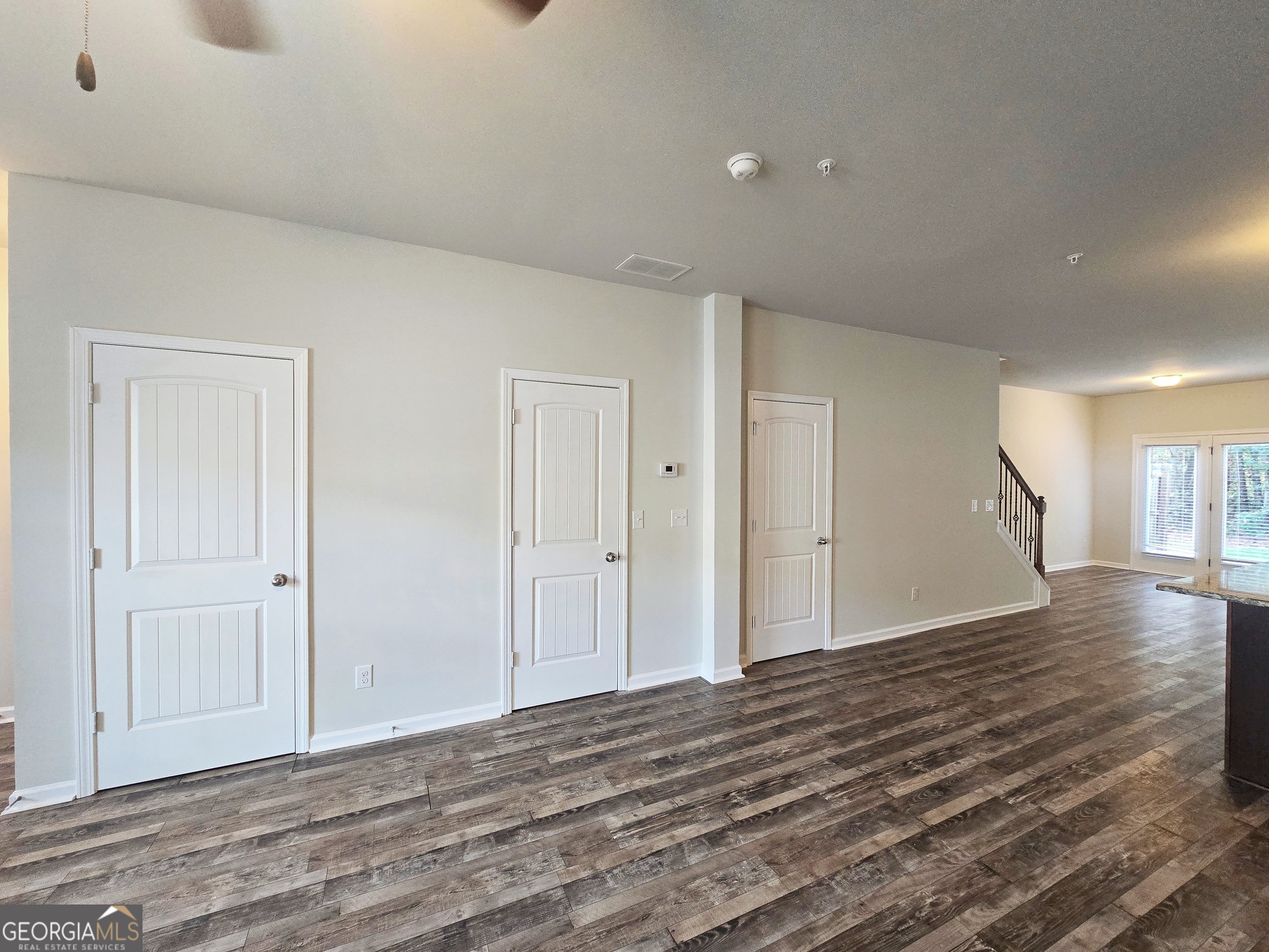 1535 Iris Walk Property Photo 3