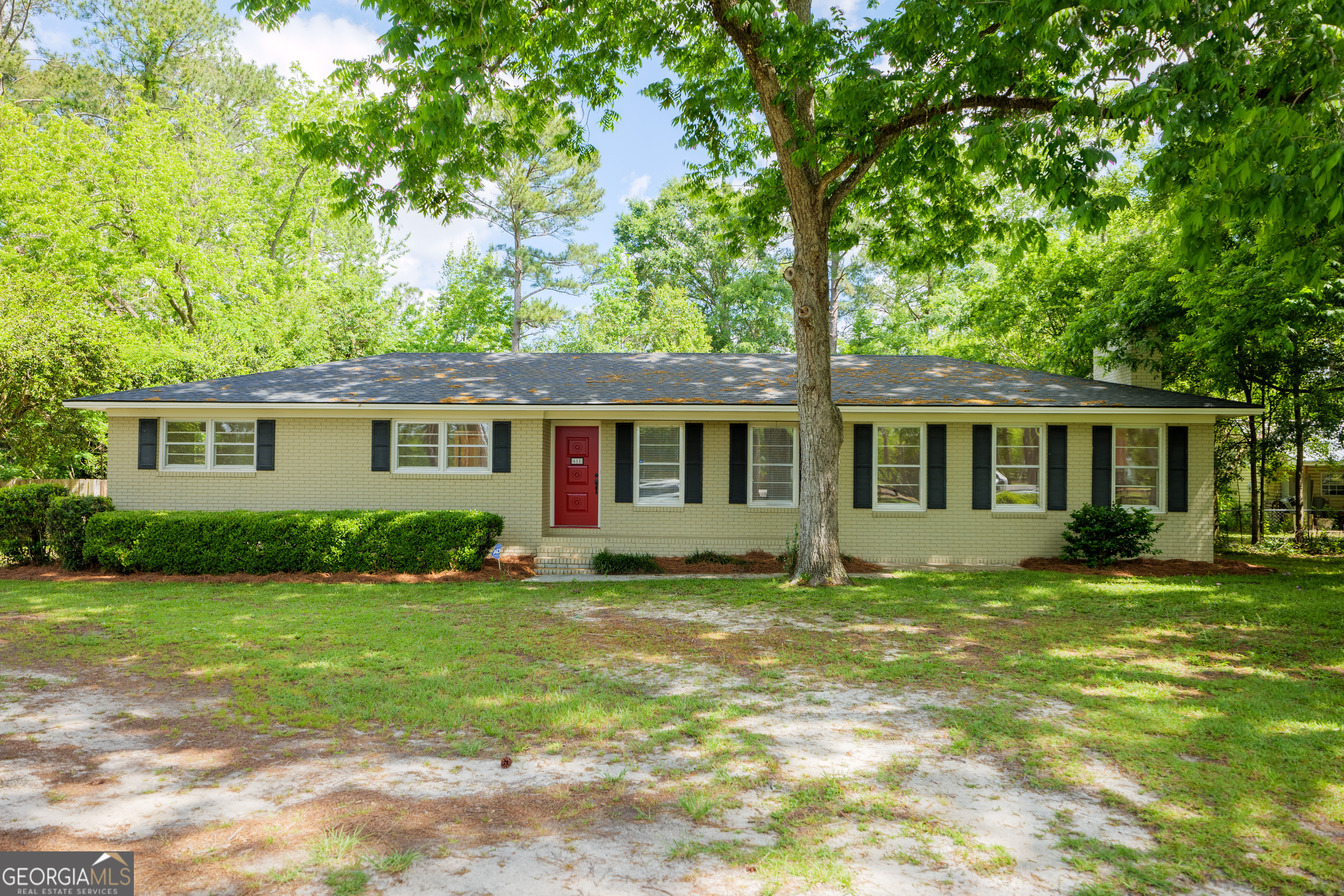 611 E Stanfill Street Property Photo