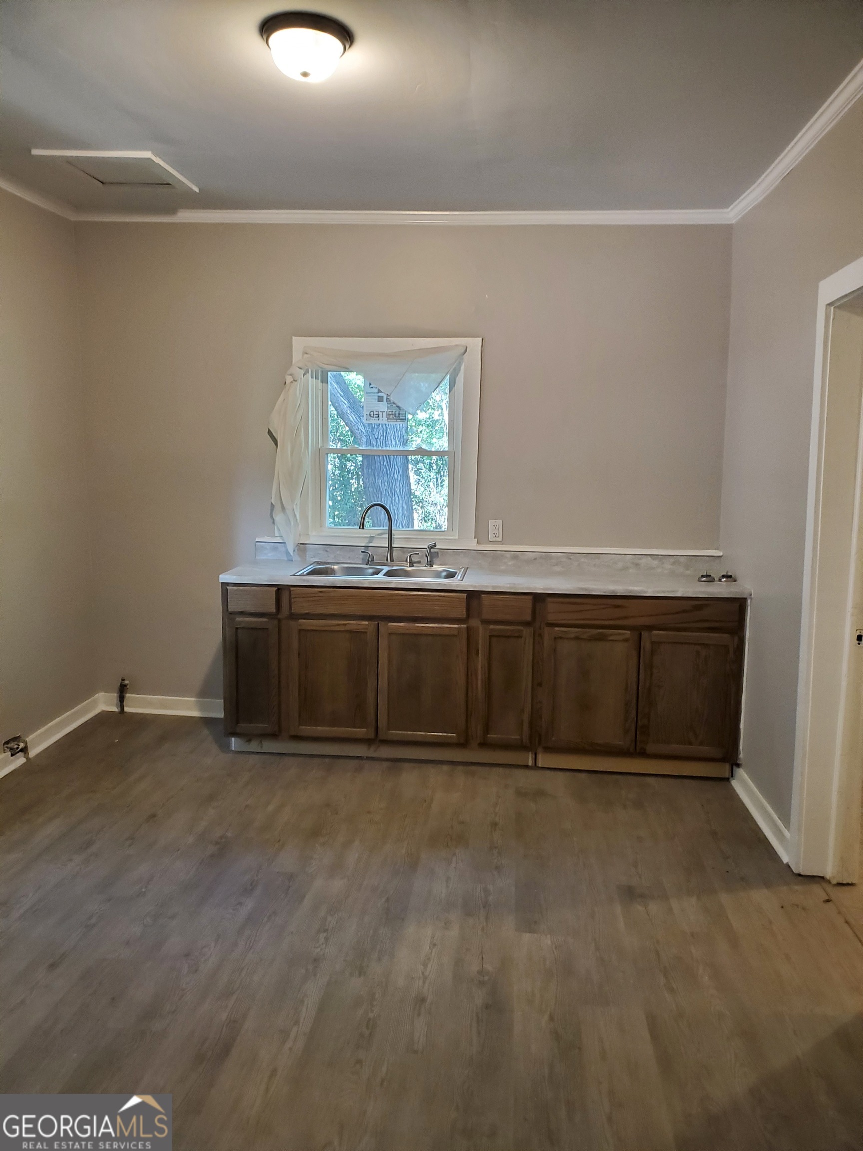 522 Hinton Street Property Photo 6