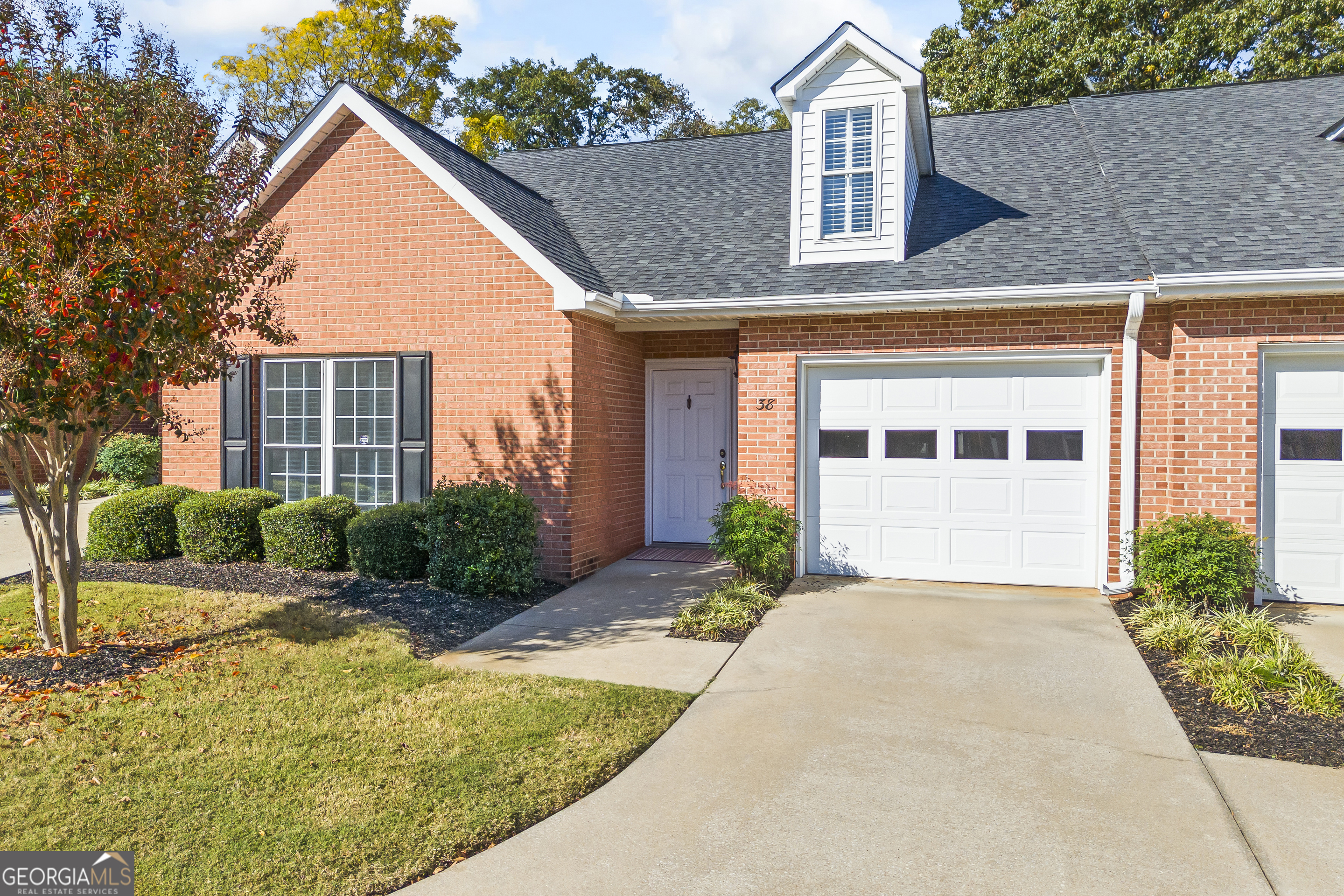 38 Somerset Court Property Photo 2