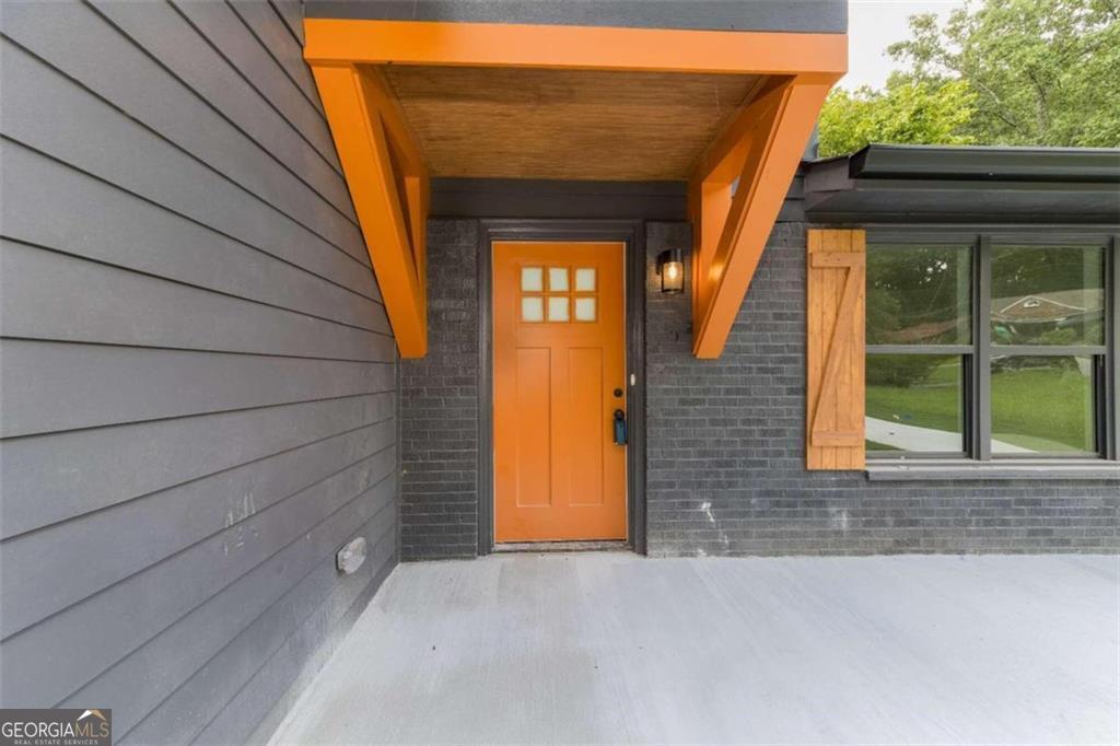 2225 Sargent Place Se Property Photo 2