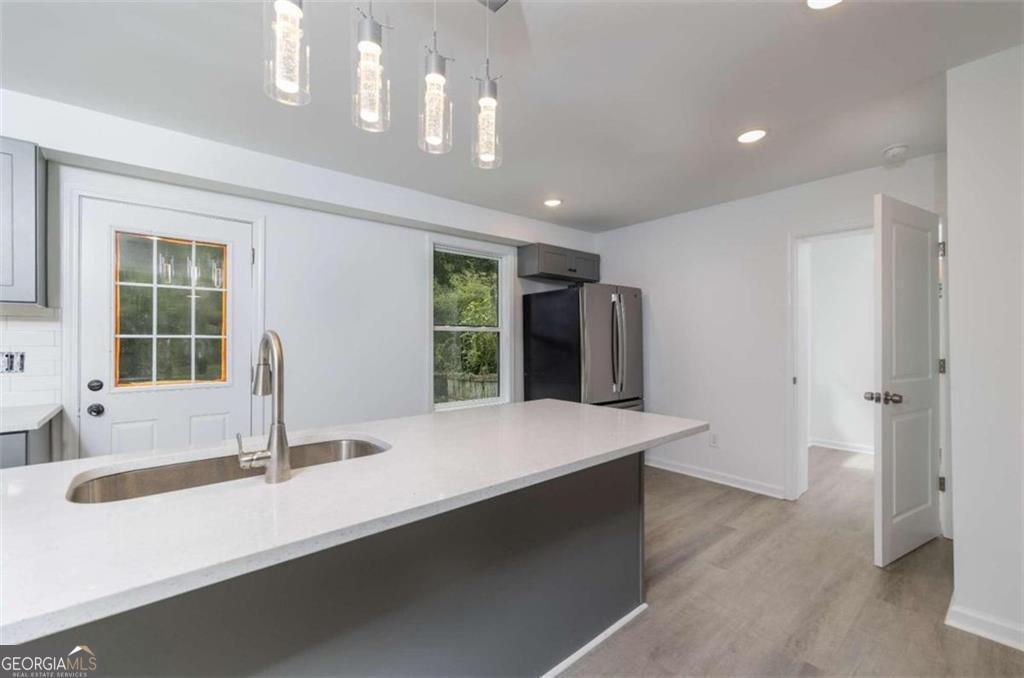 2225 Sargent Place Se Property Photo 6