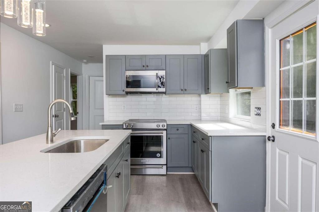 2225 Sargent Place Se Property Photo 8
