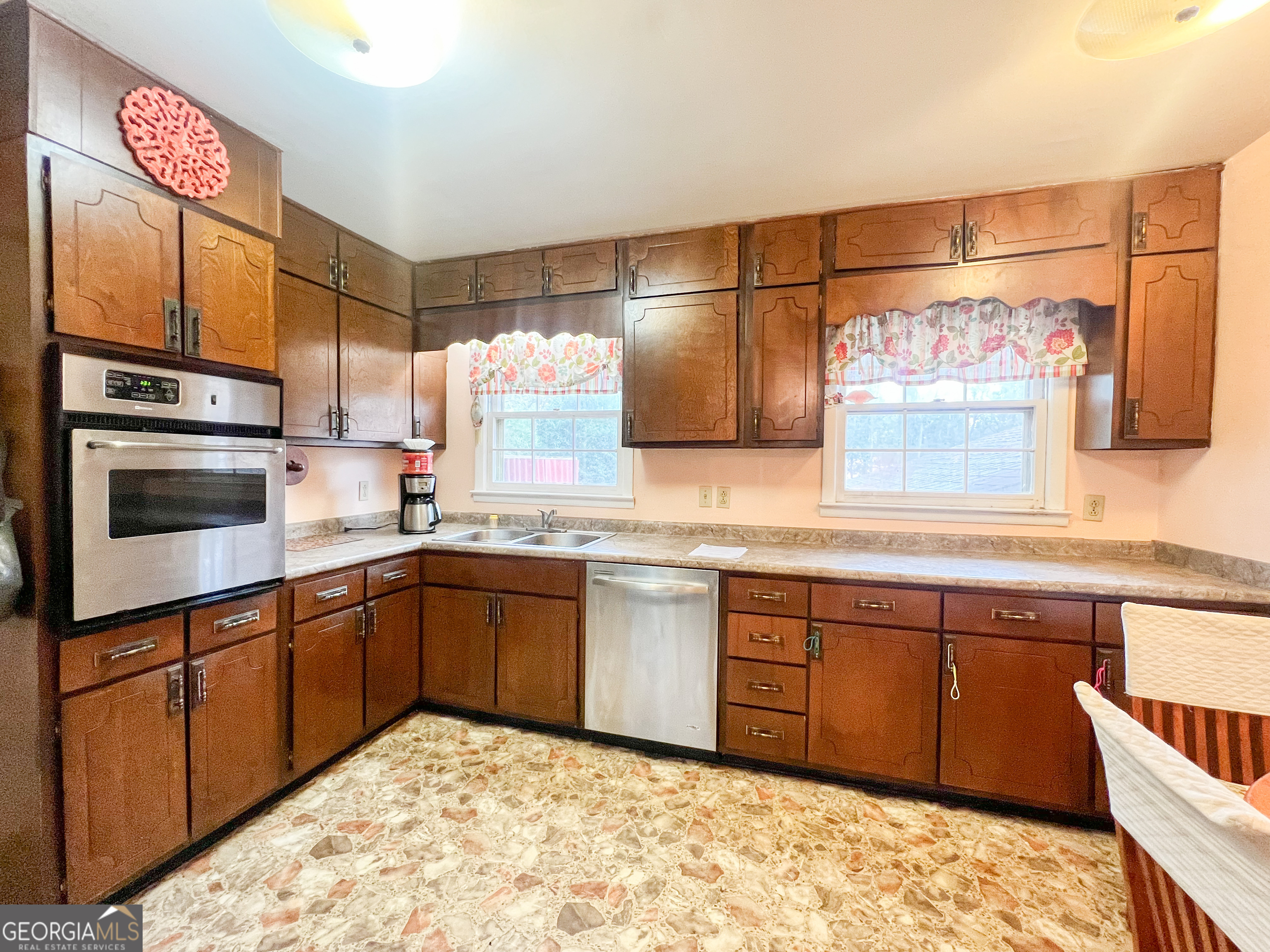 726 Victoria Circle Property Photo 12