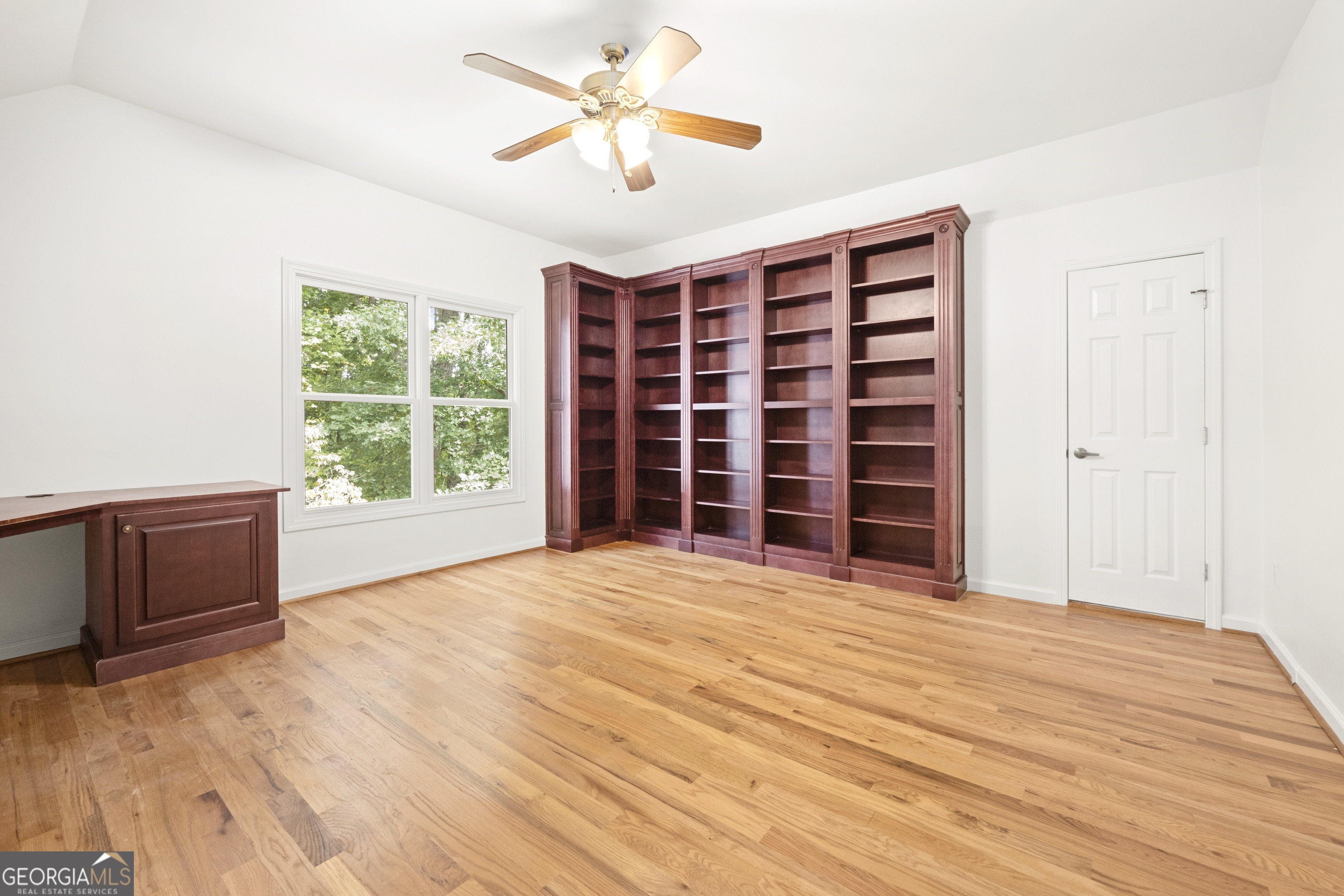 124 S Shore Drive Property Photo 13