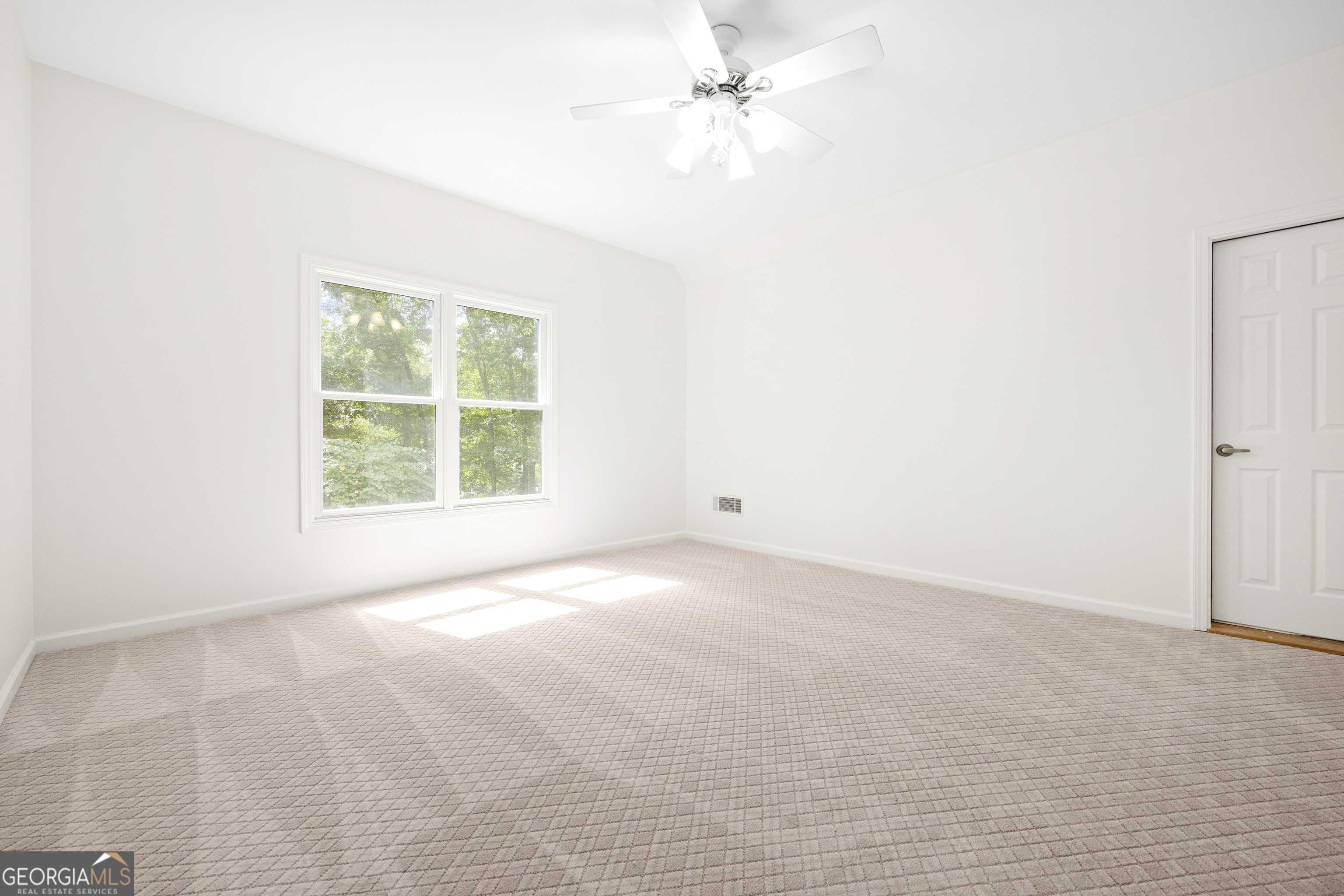 124 S Shore Drive Property Photo 21