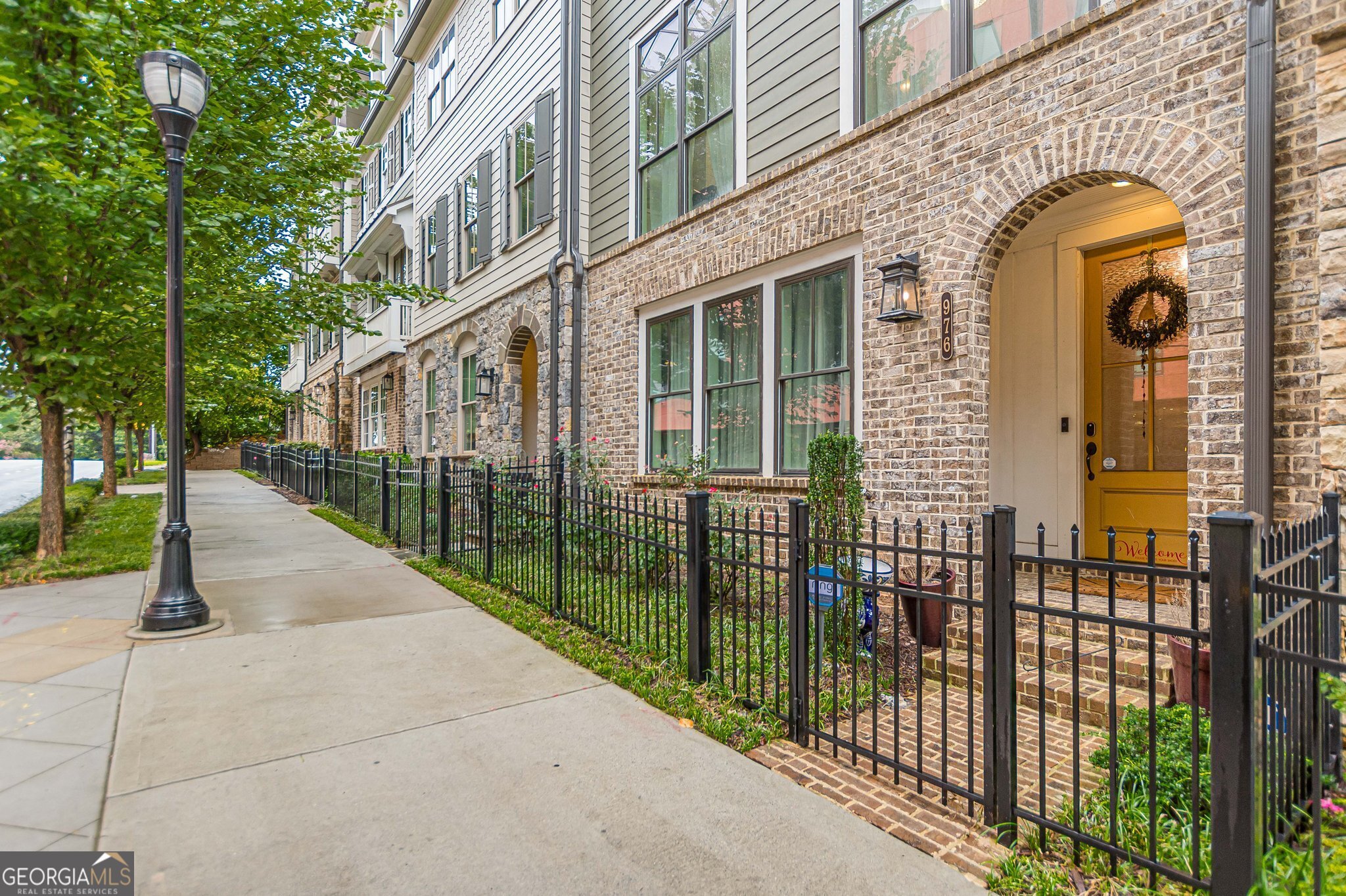 976 Memorial Walk Se Property Photo 4