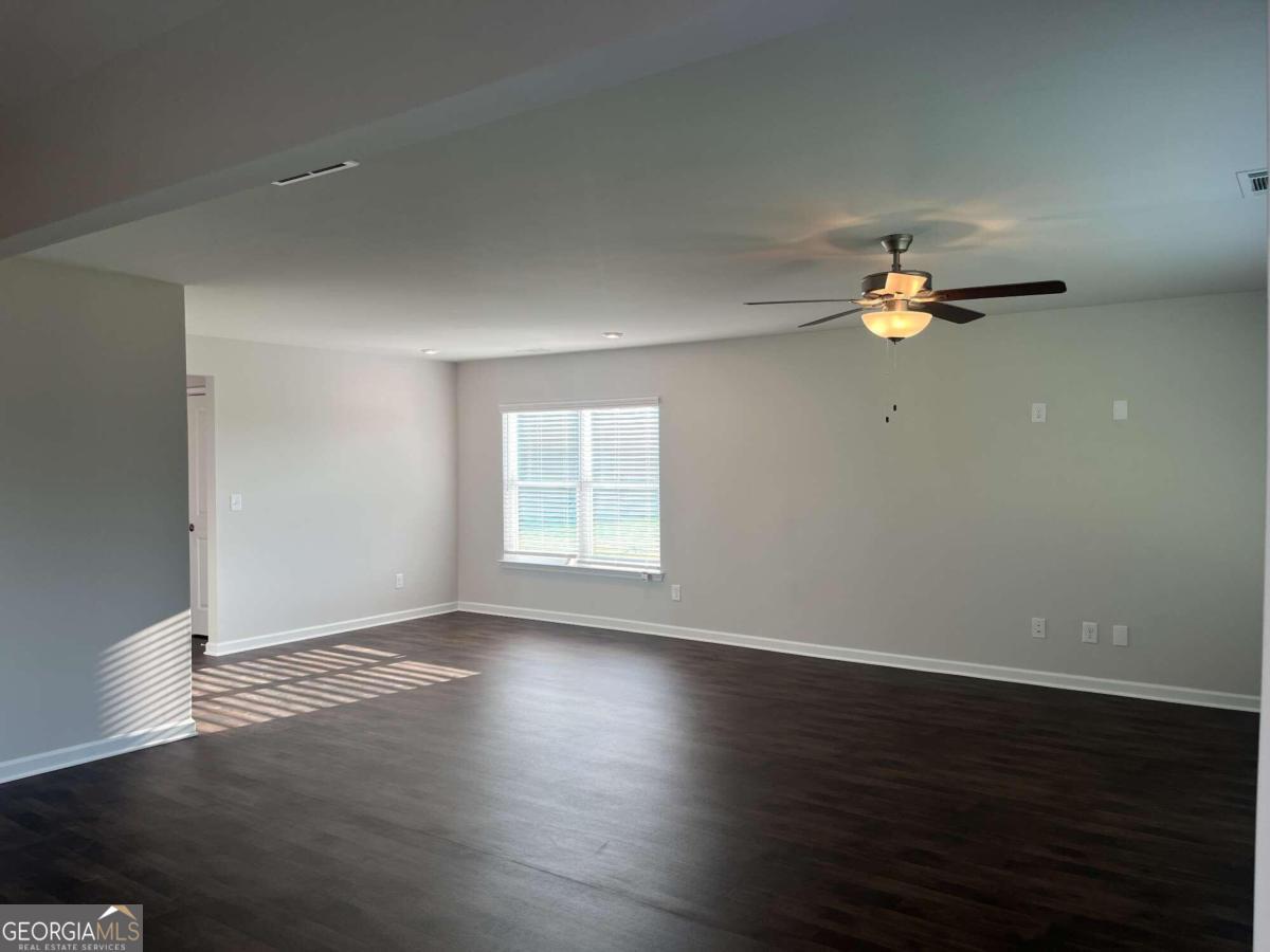 3270 Forest Green Drive Property Photo 4
