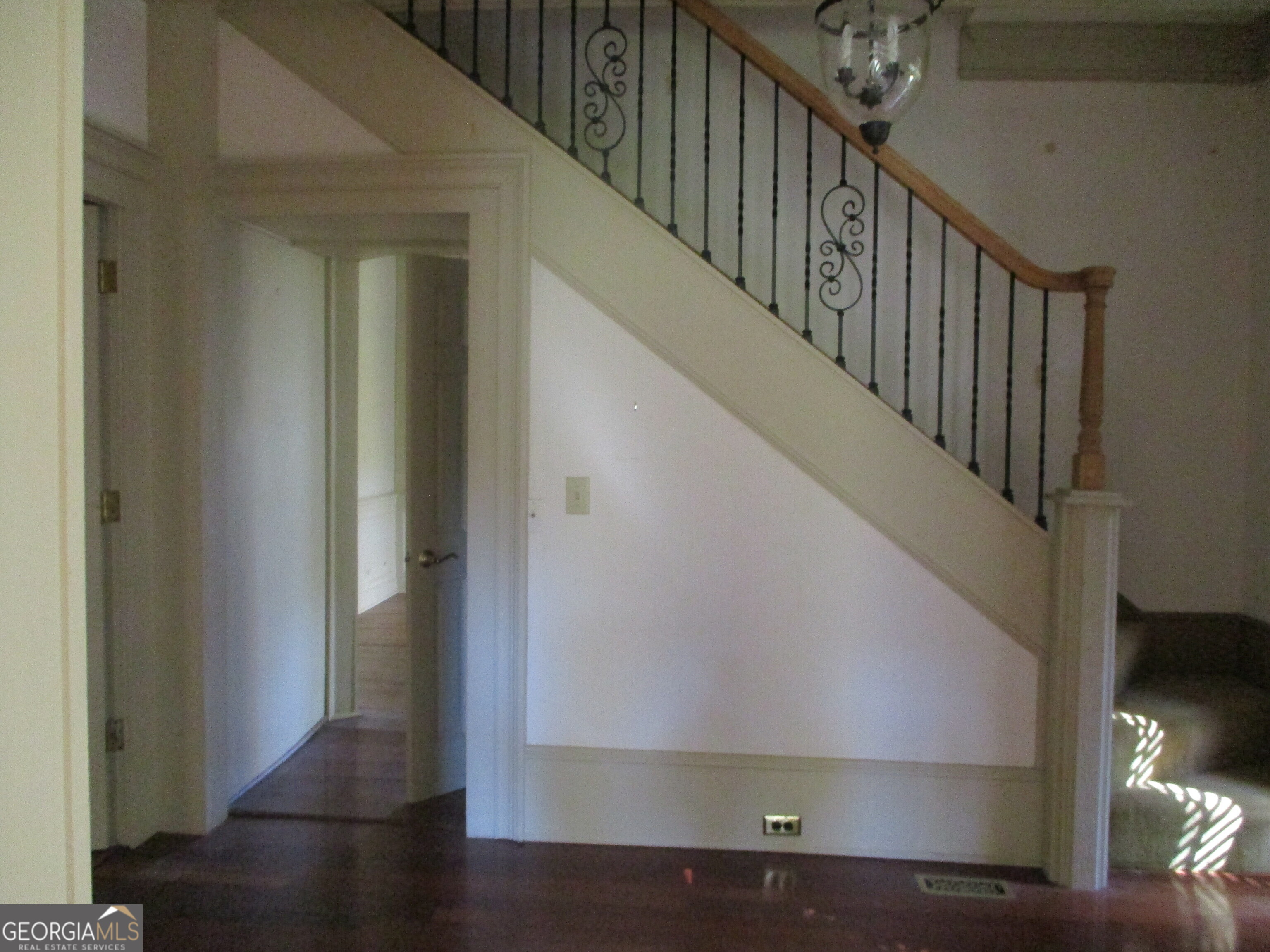 251 Pine Street Property Photo 5