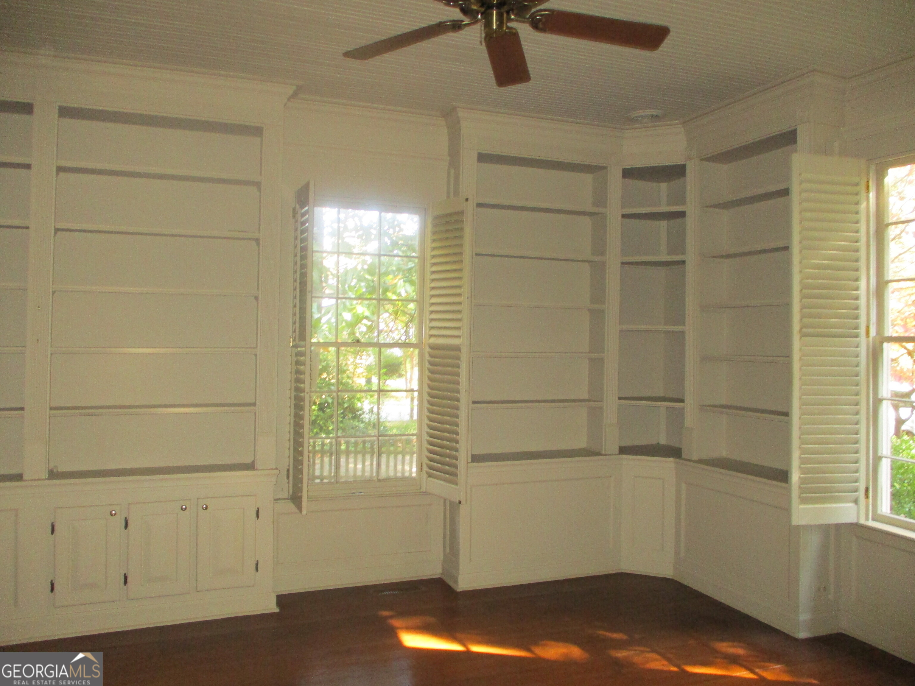 251 Pine Street Property Photo 6