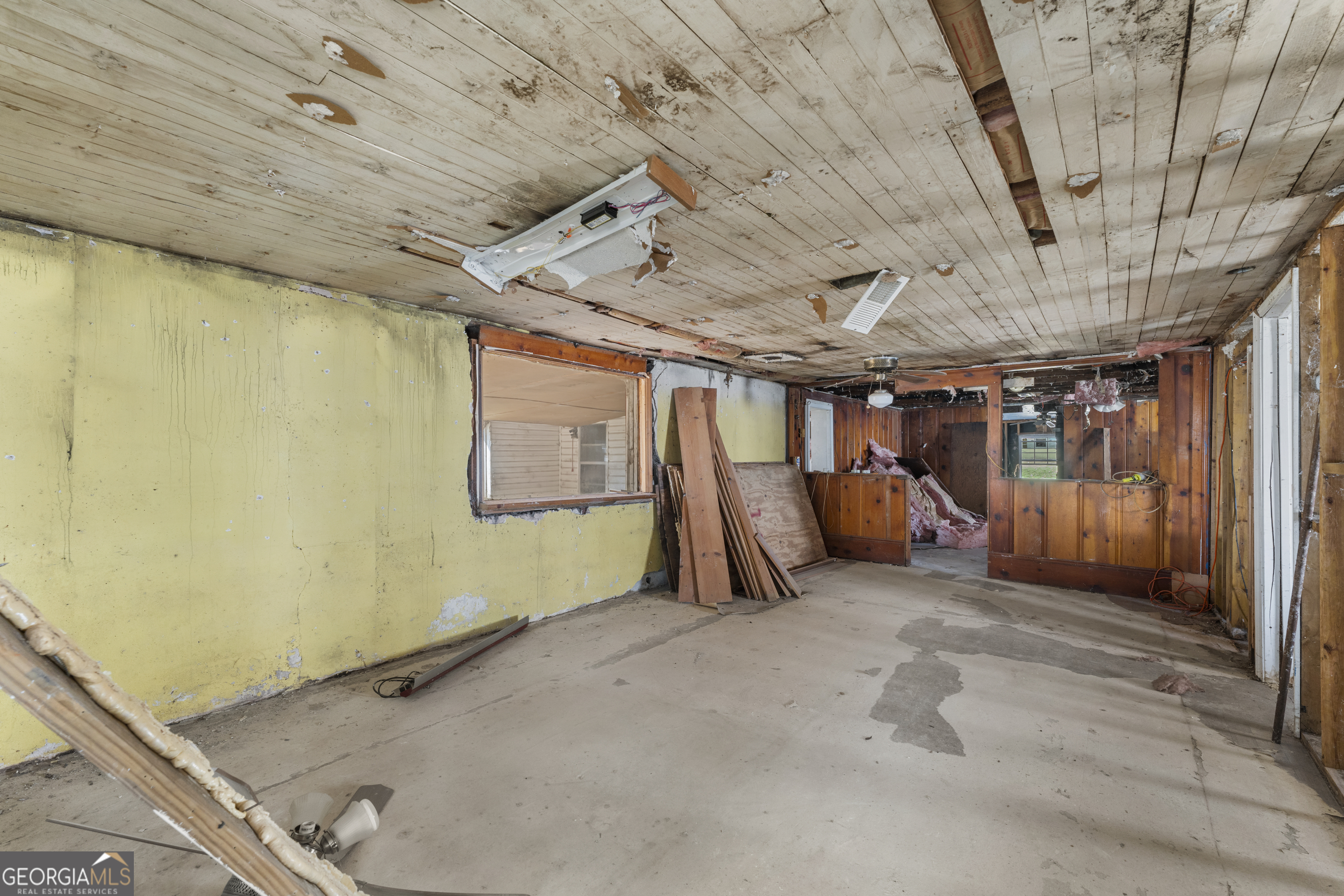 7736 W Point Road Property Photo 6
