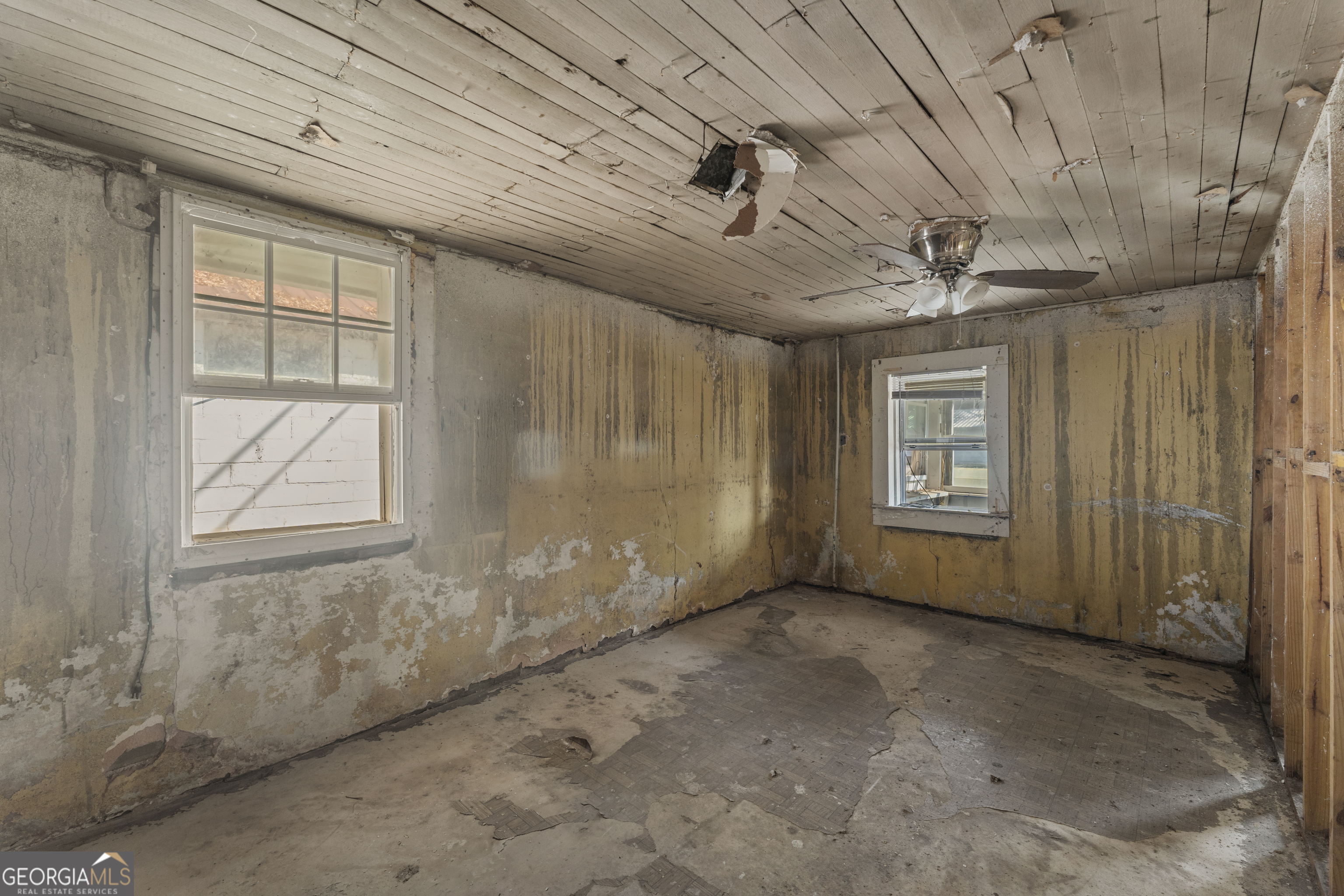 7736 W Point Road Property Photo 9