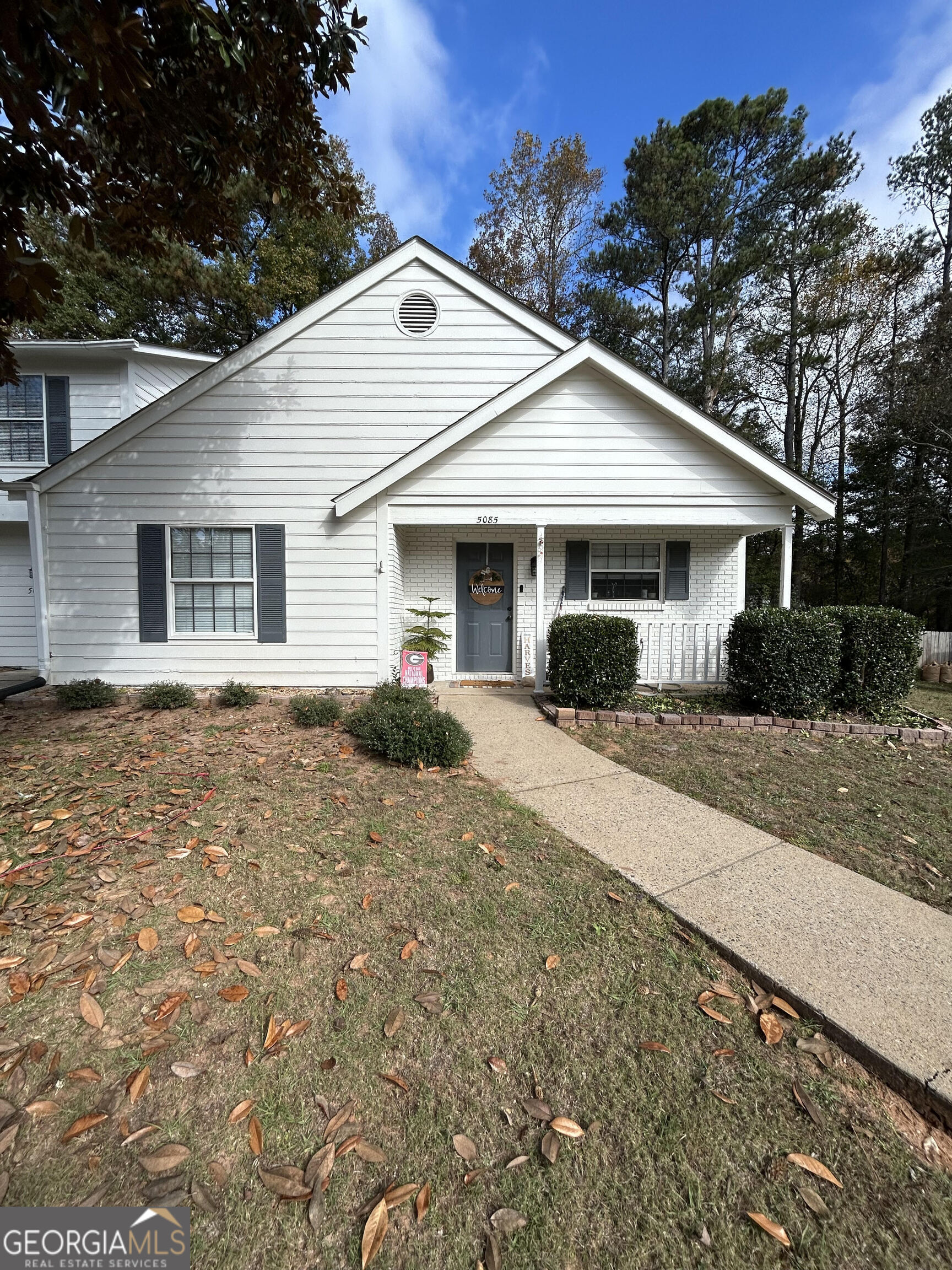 5085 Village Green Way Property Photo 2