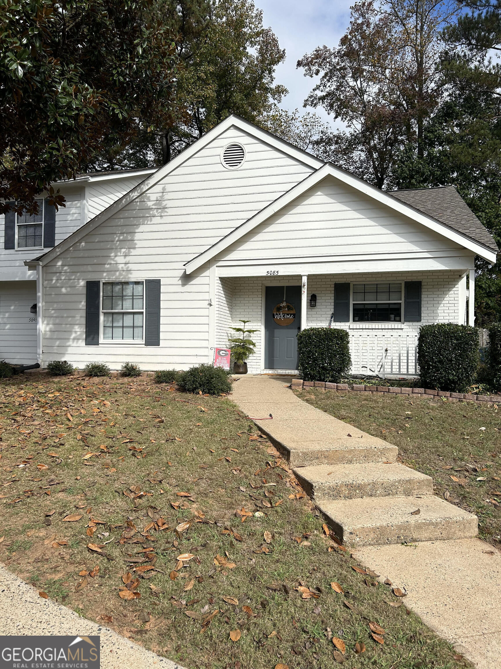 5085 Village Green Way Property Photo 3