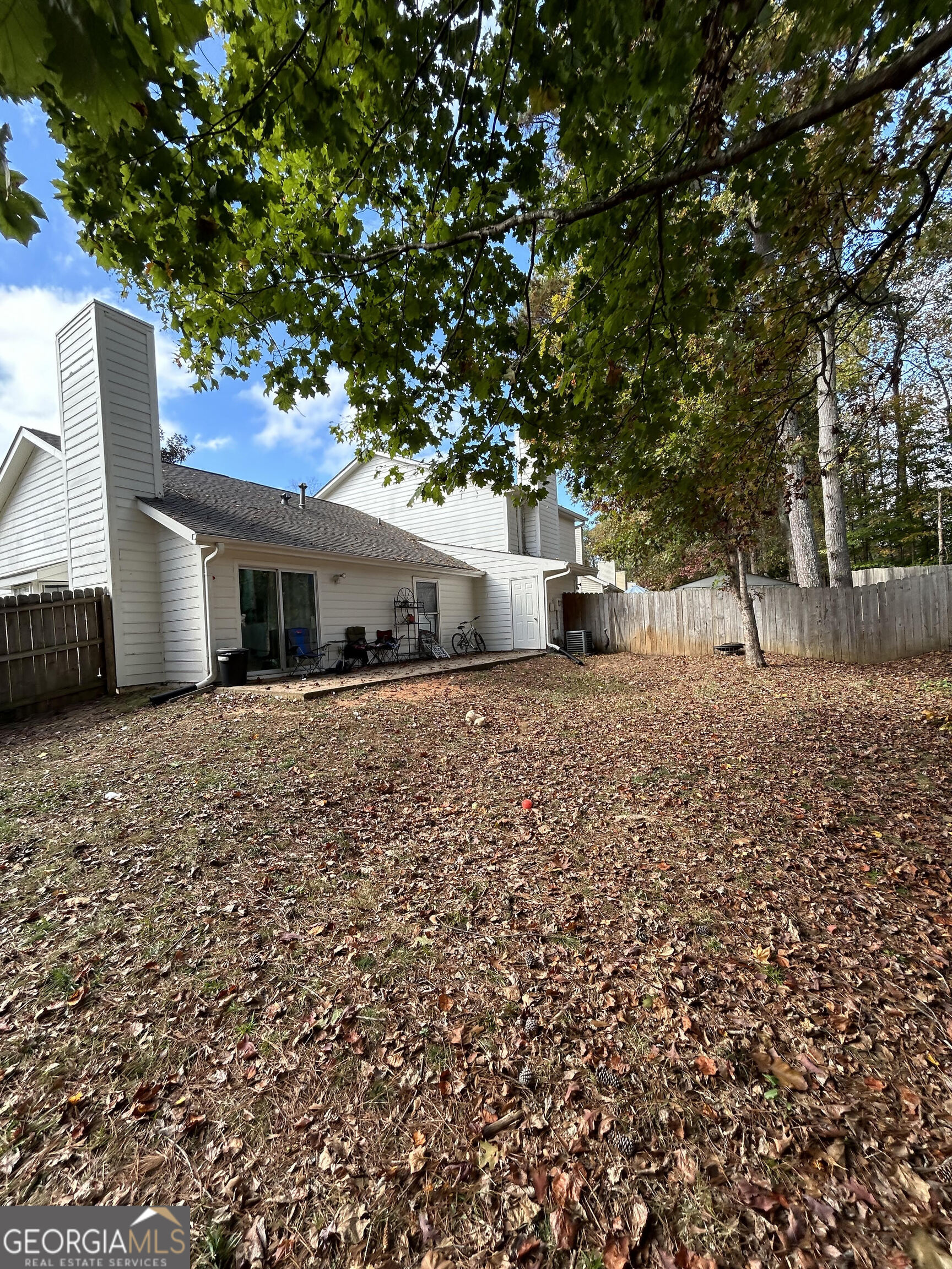 5085 Village Green Way Property Photo 6