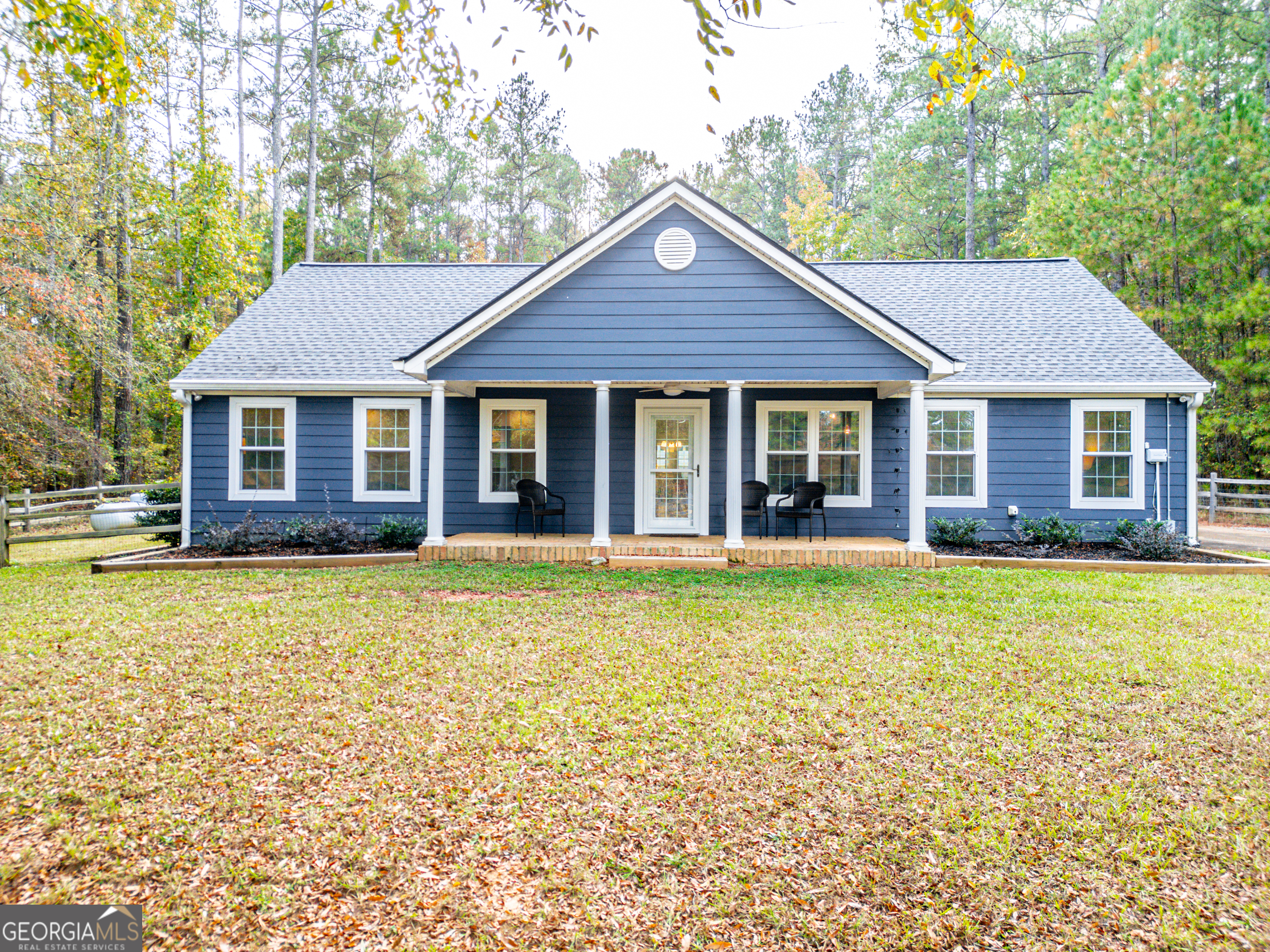 3260 Lake Crest Drive Property Photo 2