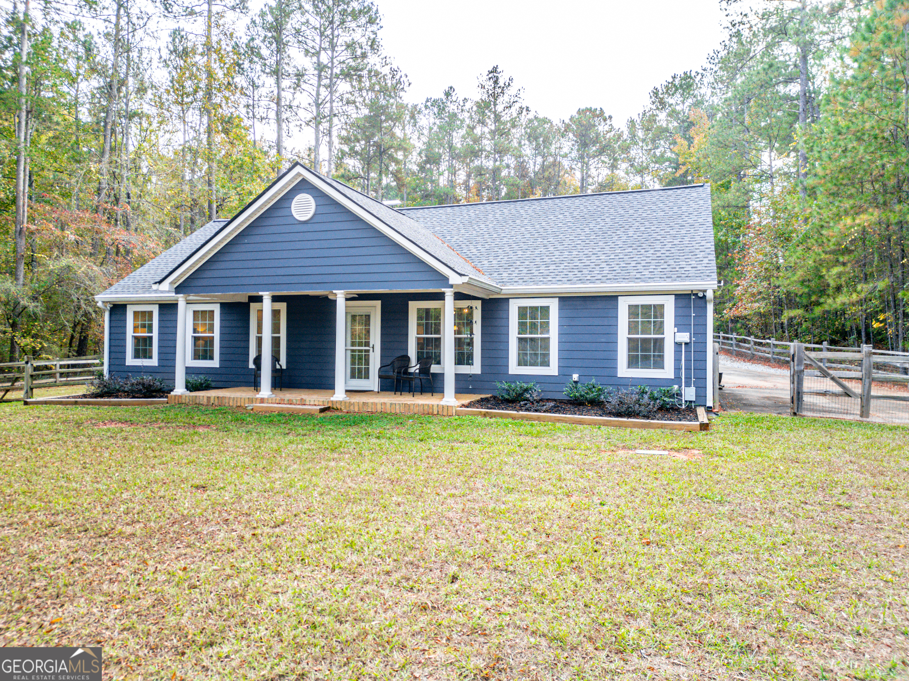 3260 Lake Crest Drive Property Photo 8