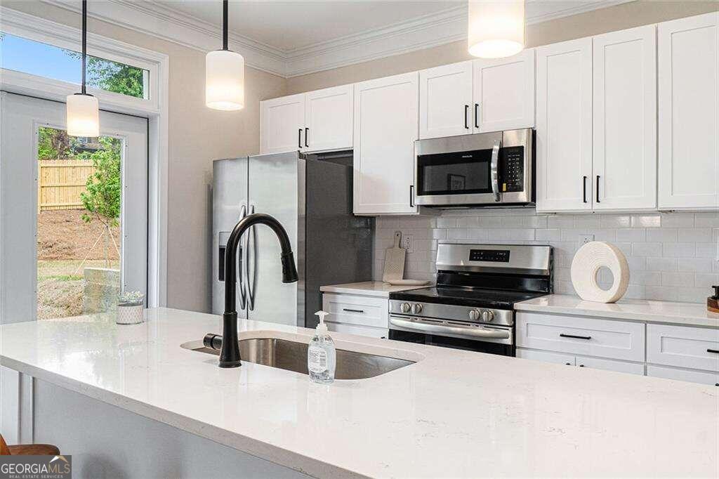 1525 Burberry Alley Property Photo 8