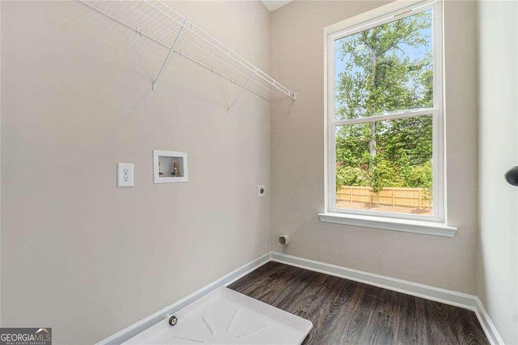 1525 Burberry Alley Property Photo 26
