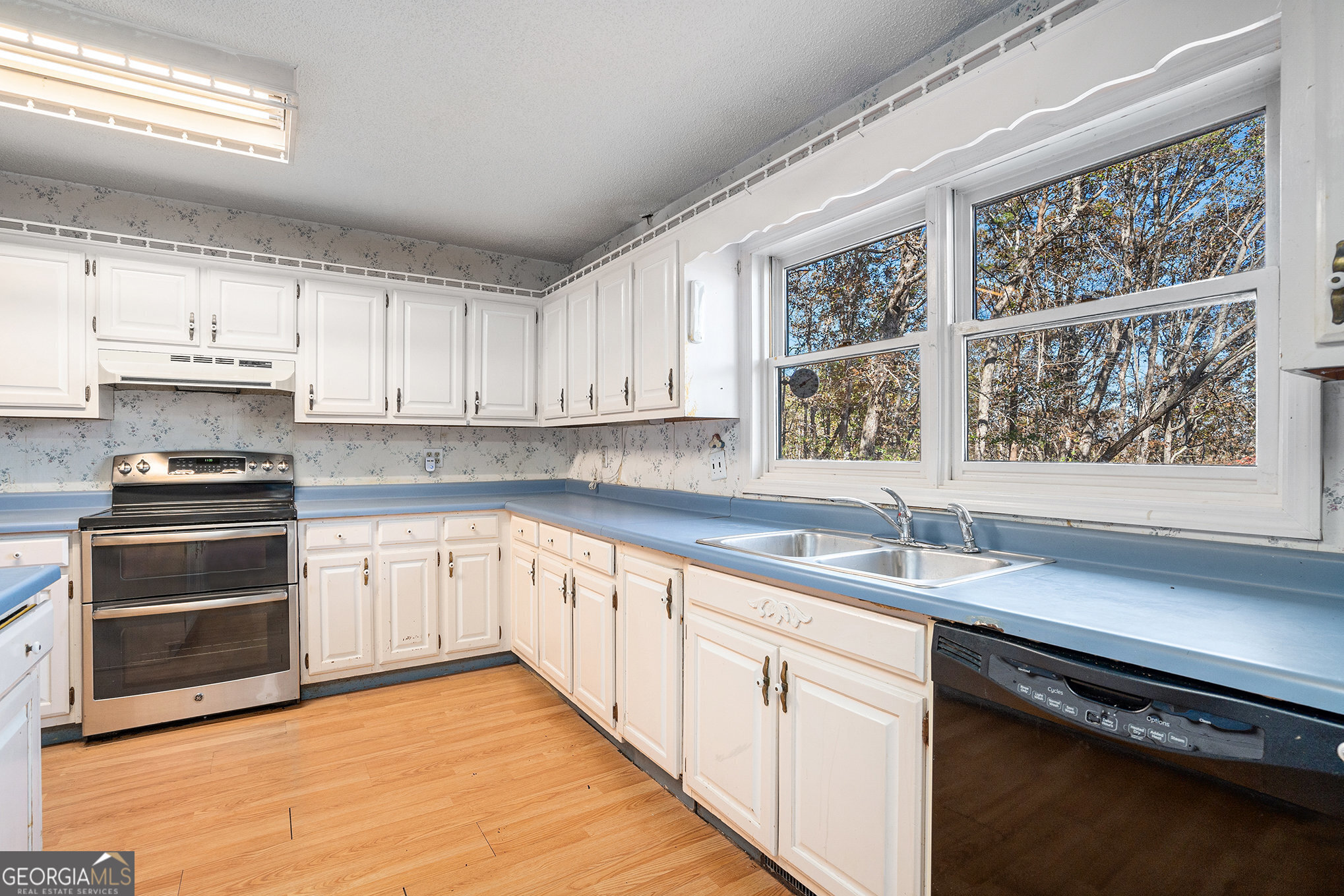 66 Cosmo Place E Property Photo 12