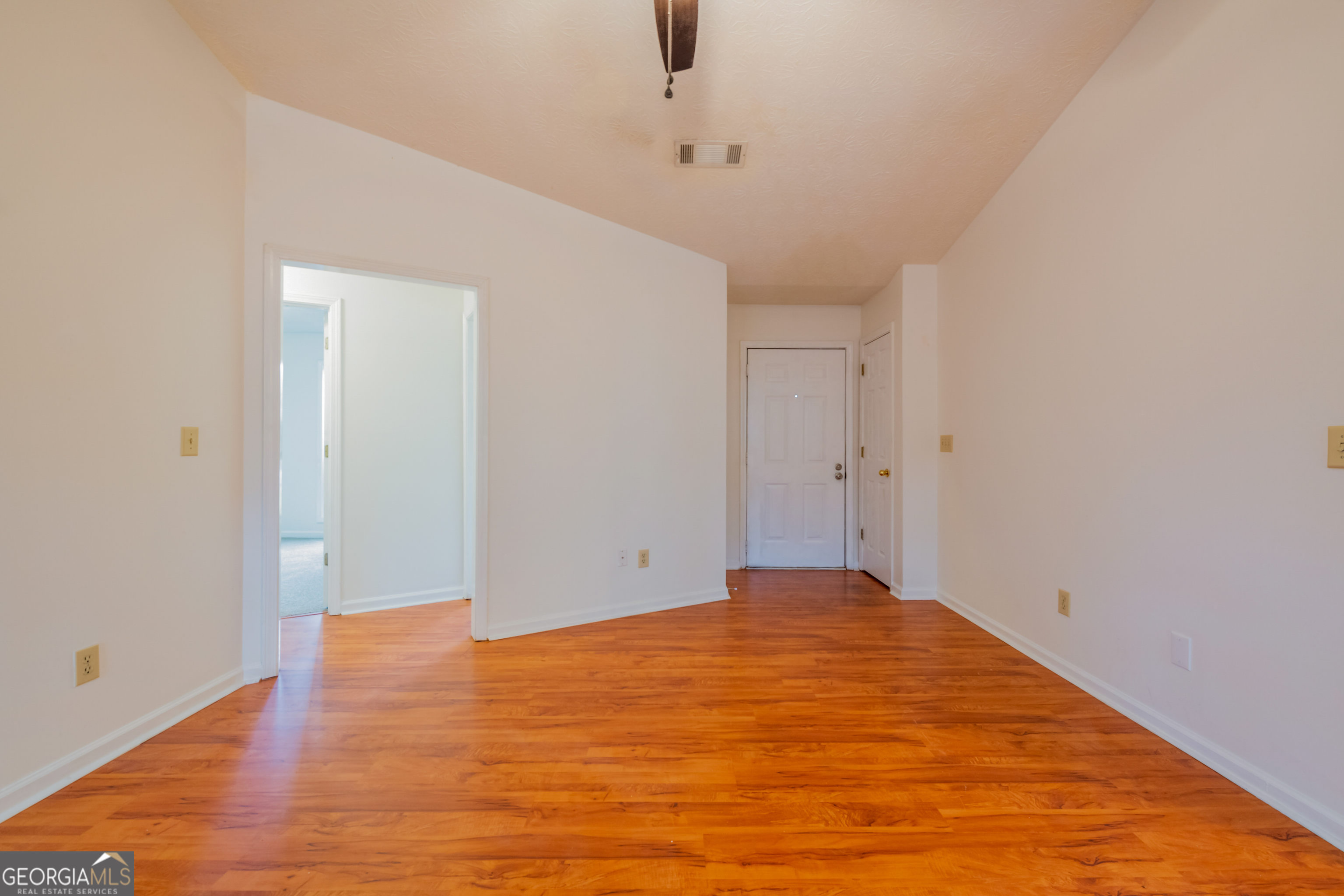1121 Whisper Wind Drive Property Photo 4