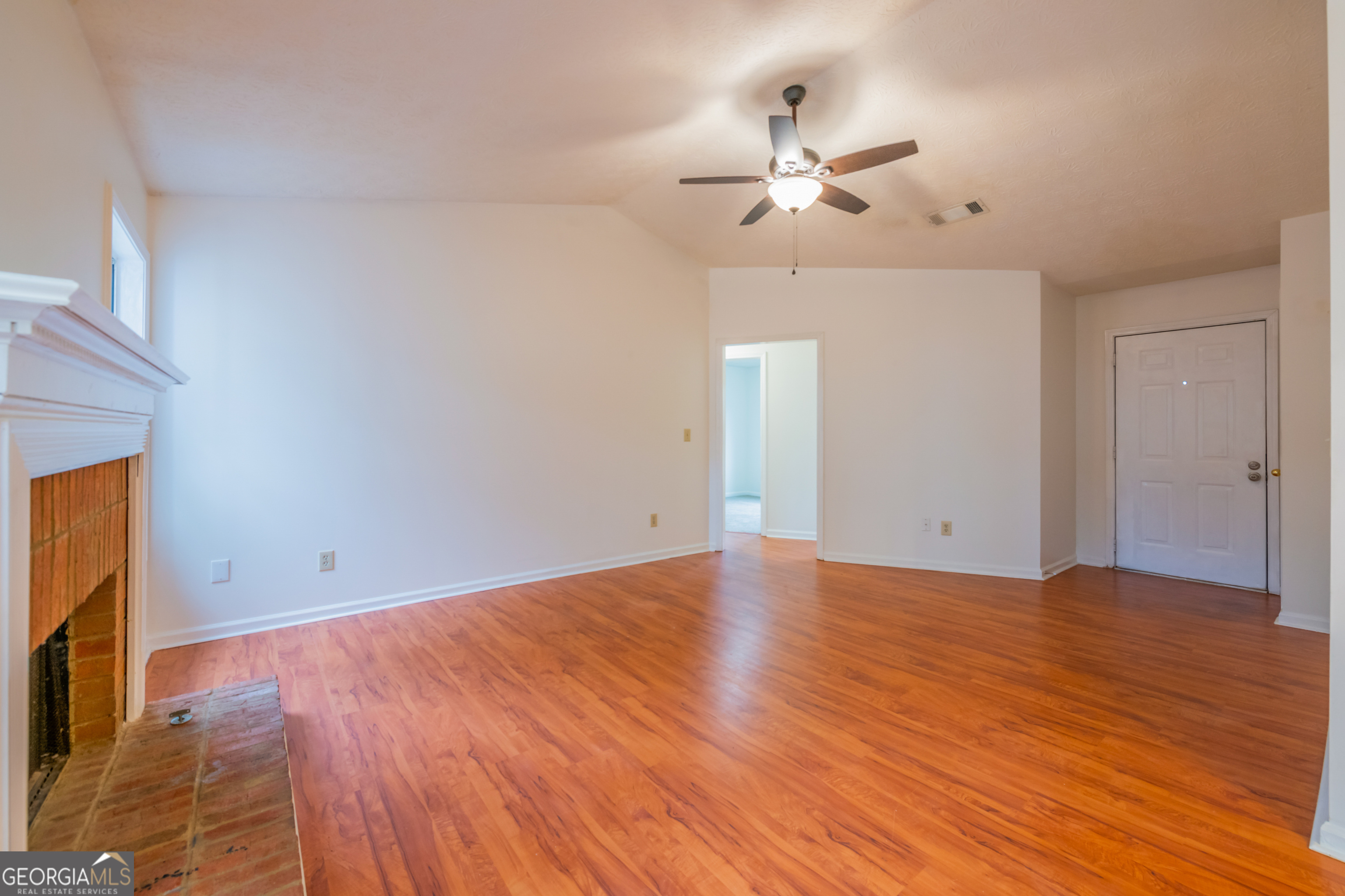 1121 Whisper Wind Drive Property Photo 5