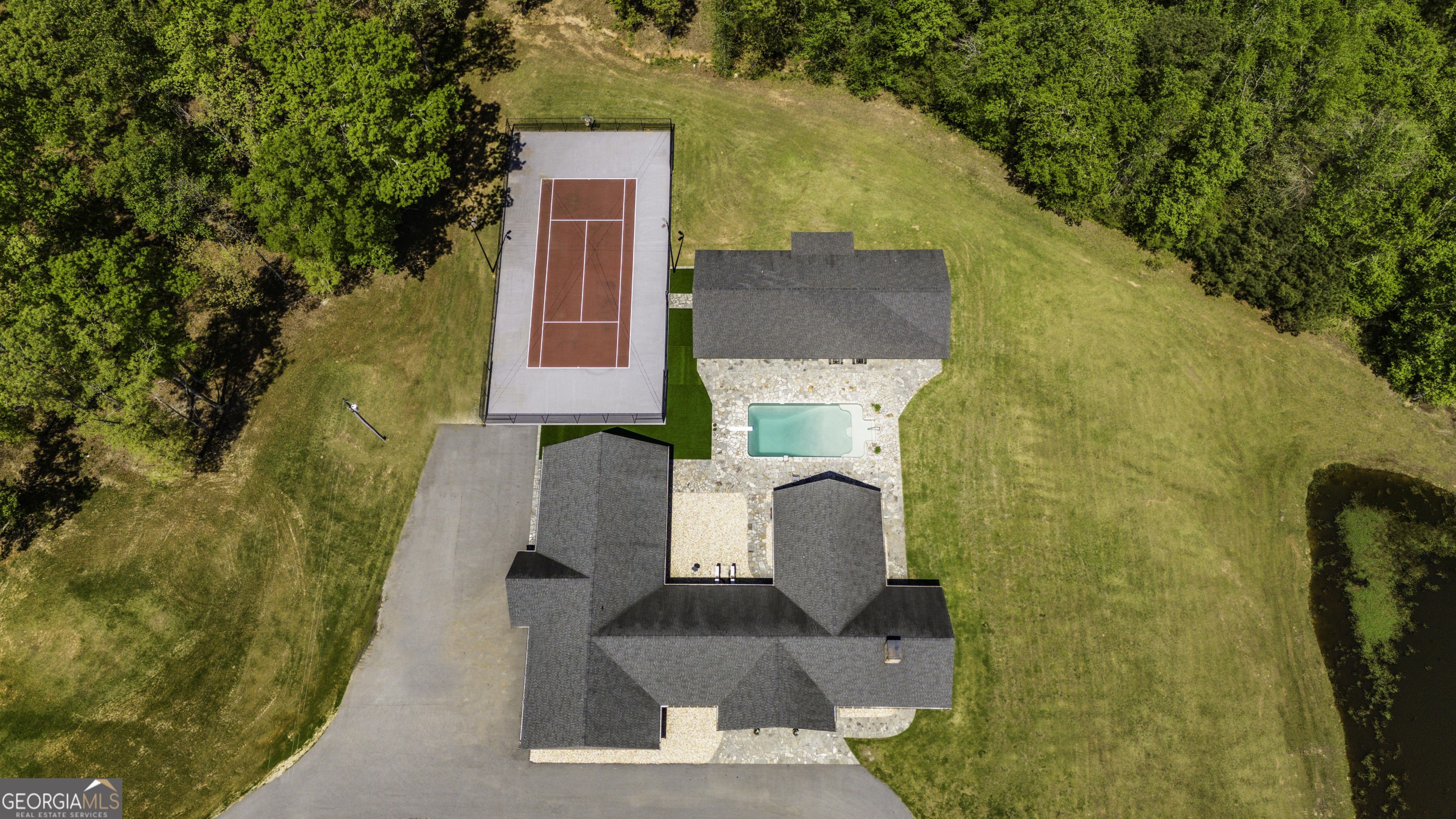 1600 Happy Hollow Road Property Photo 3