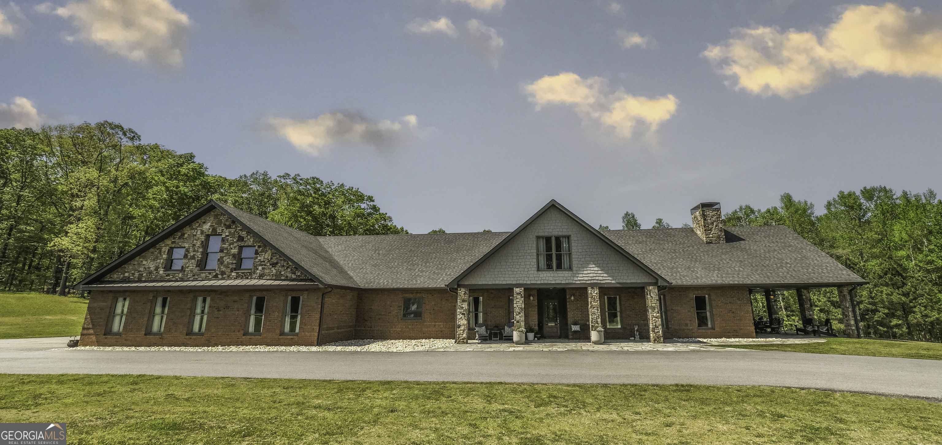 1600 Happy Hollow Road Property Photo 7