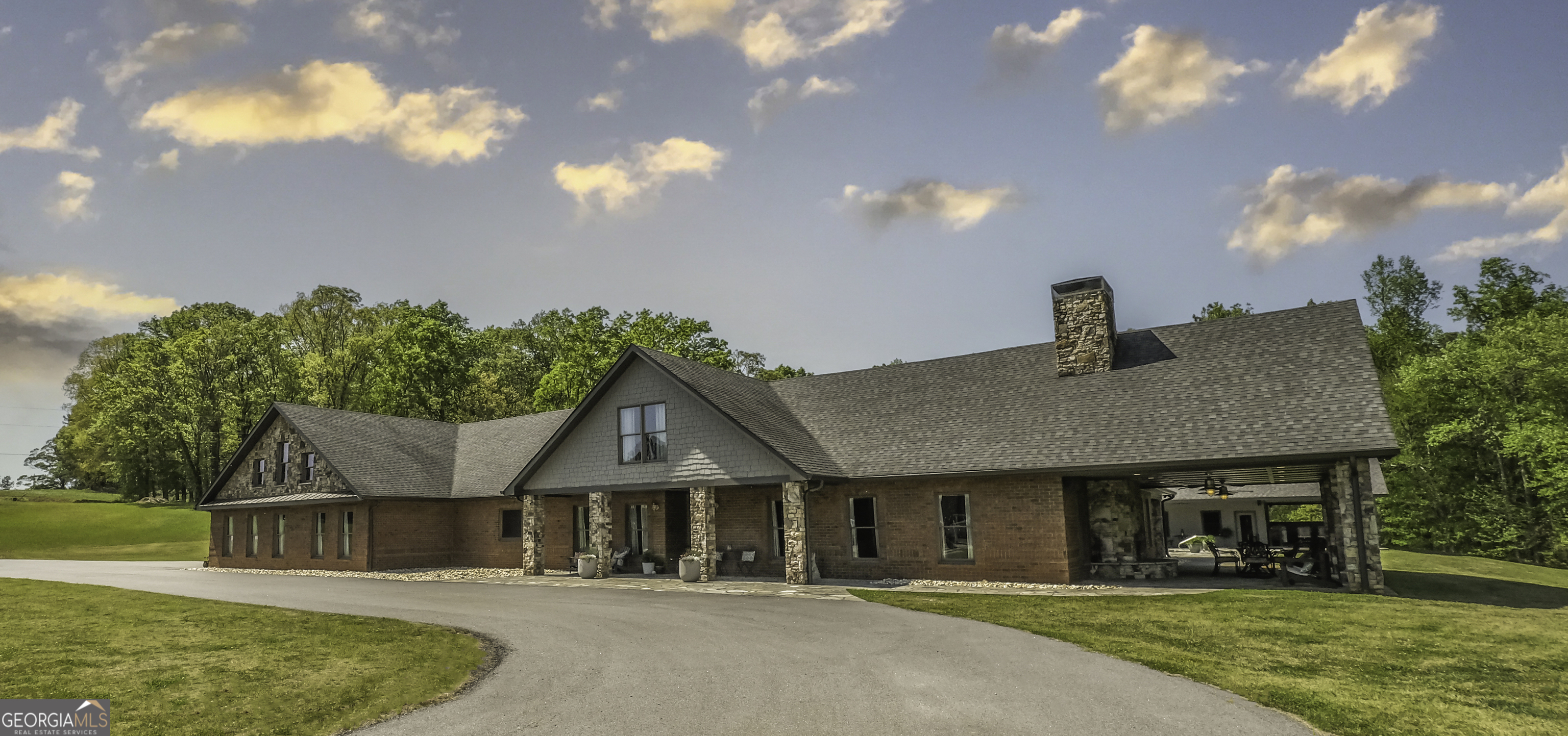1600 Happy Hollow Road Property Photo 9