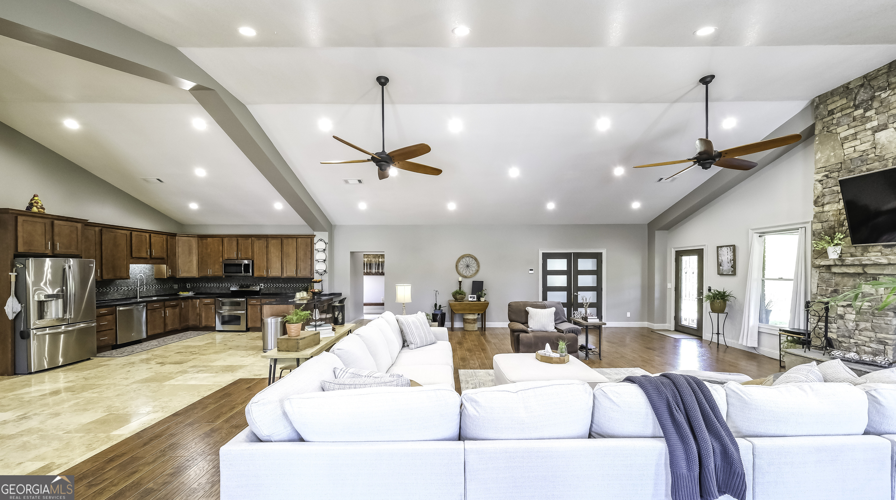 1600 Happy Hollow Road Property Photo 24
