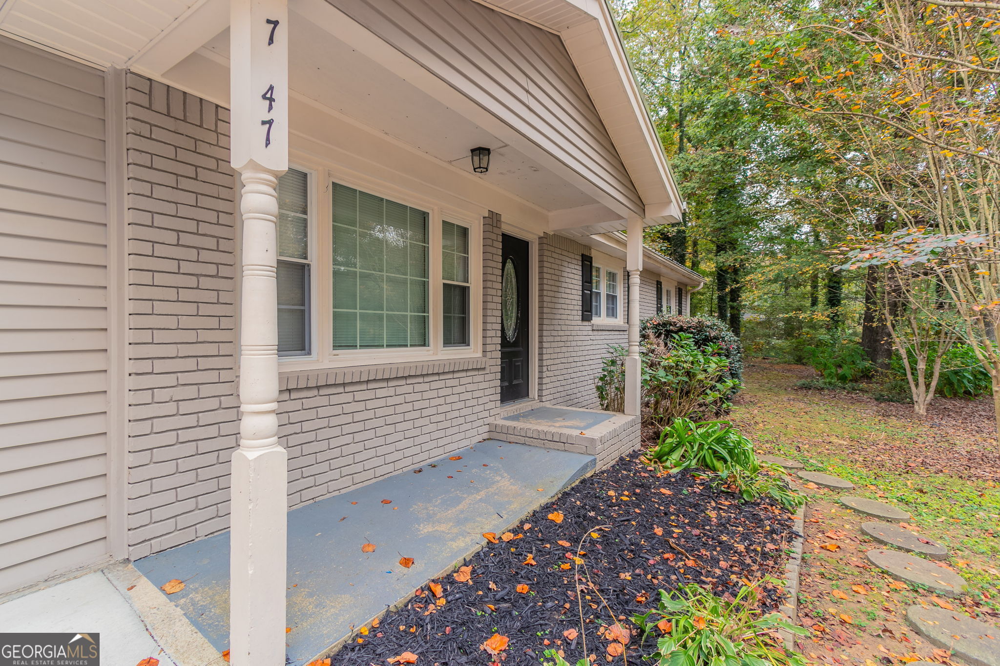 7047 Carolyn Circle Property Photo 4