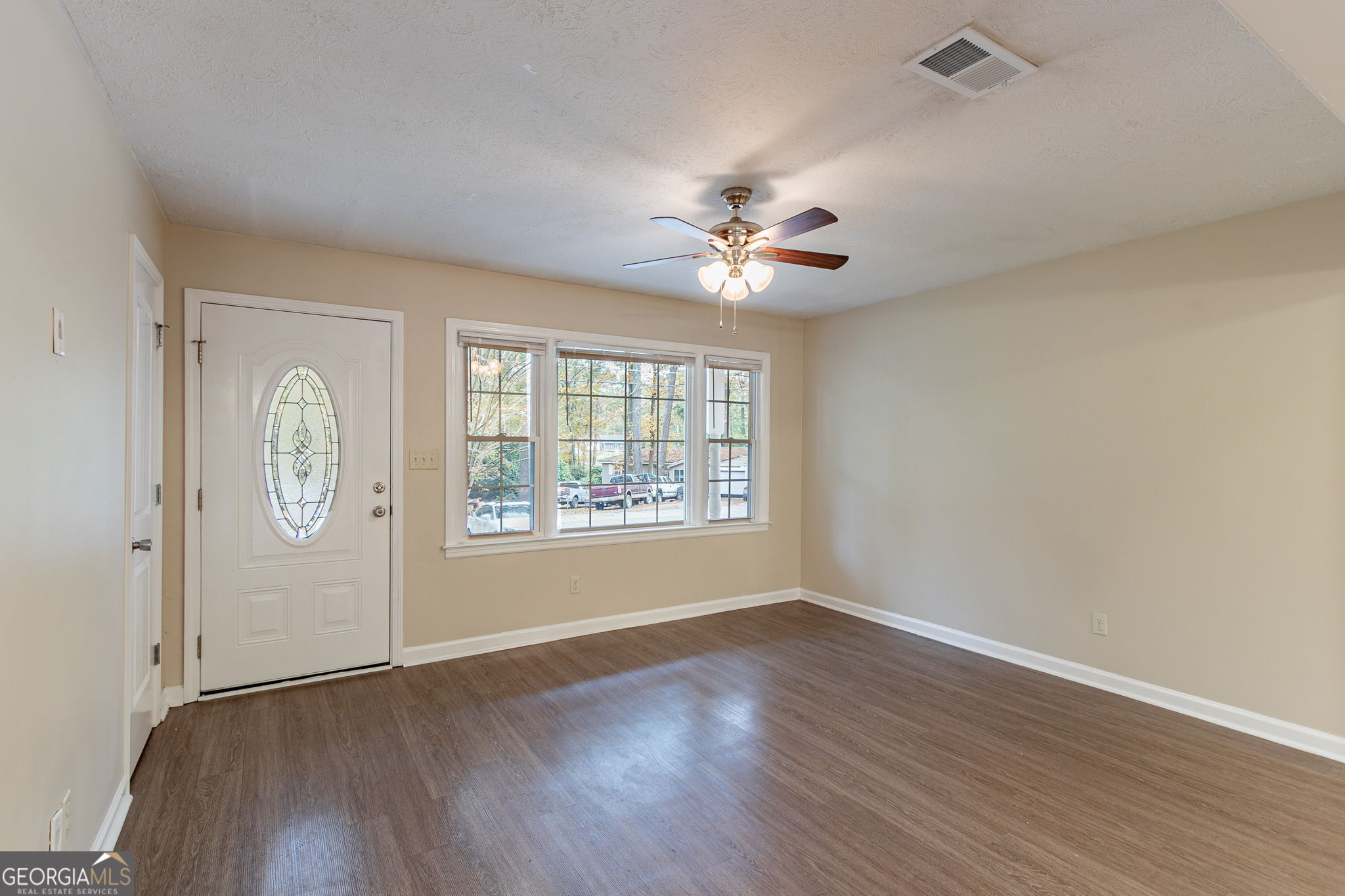7047 Carolyn Circle Property Photo 6