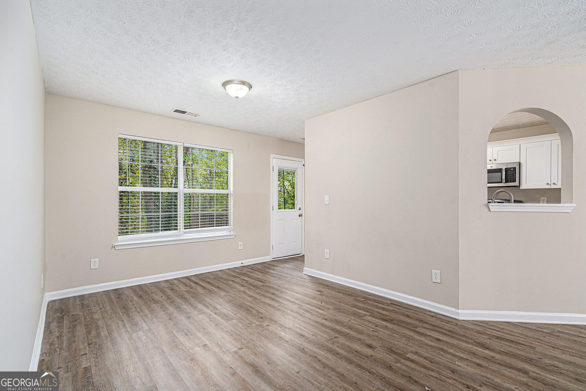 6943 Fairway Trail Property Photo 3