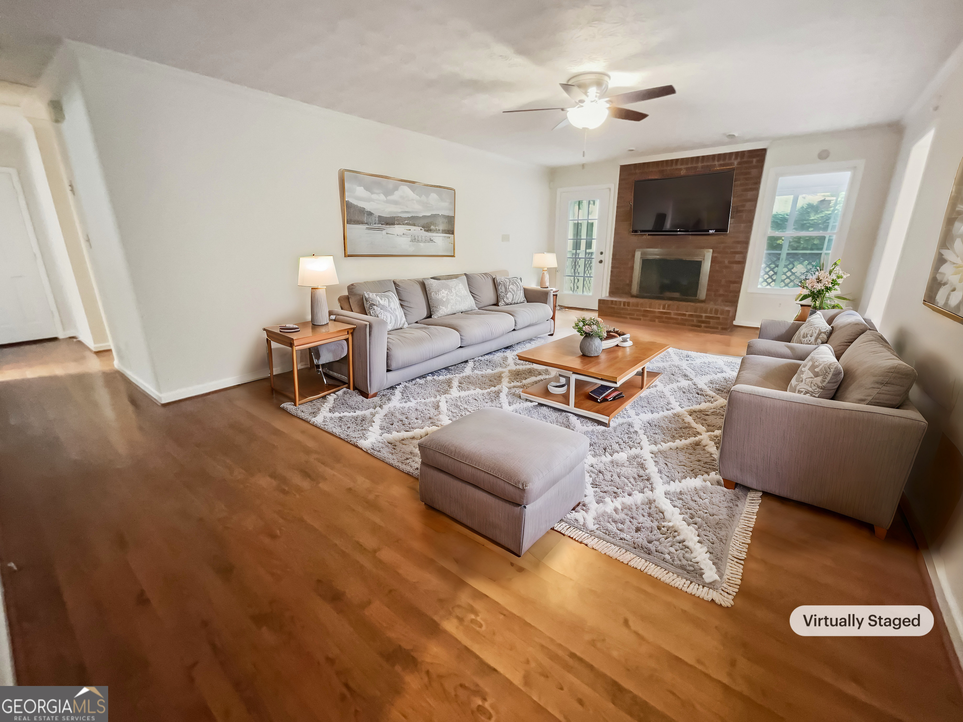1583 Thornwood Drive Property Photo 2