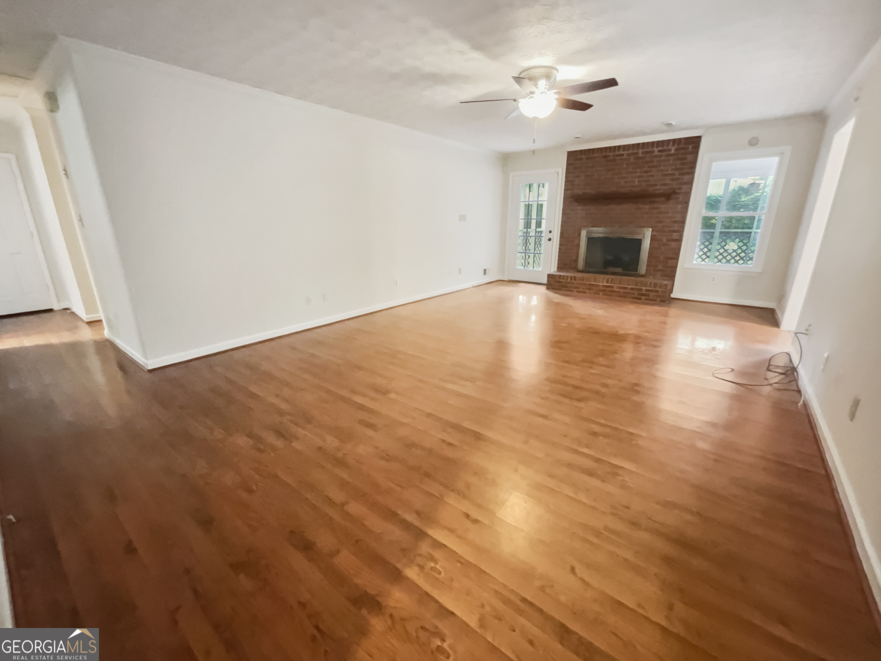 1583 Thornwood Drive Property Photo 3