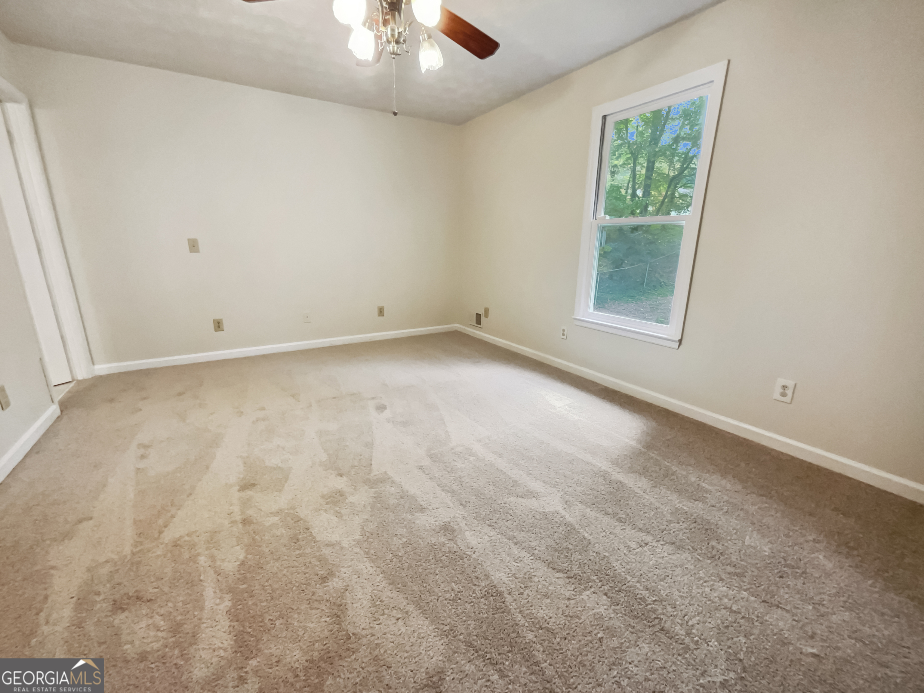 1583 Thornwood Drive Property Photo 5