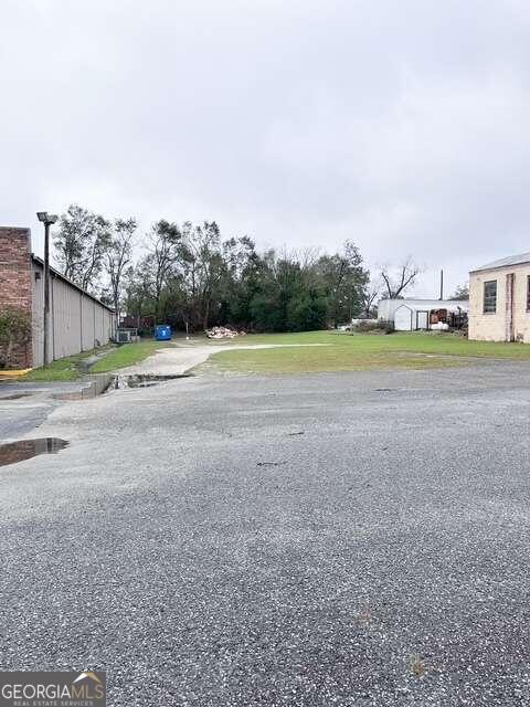 307 E First Street Property Photo 3