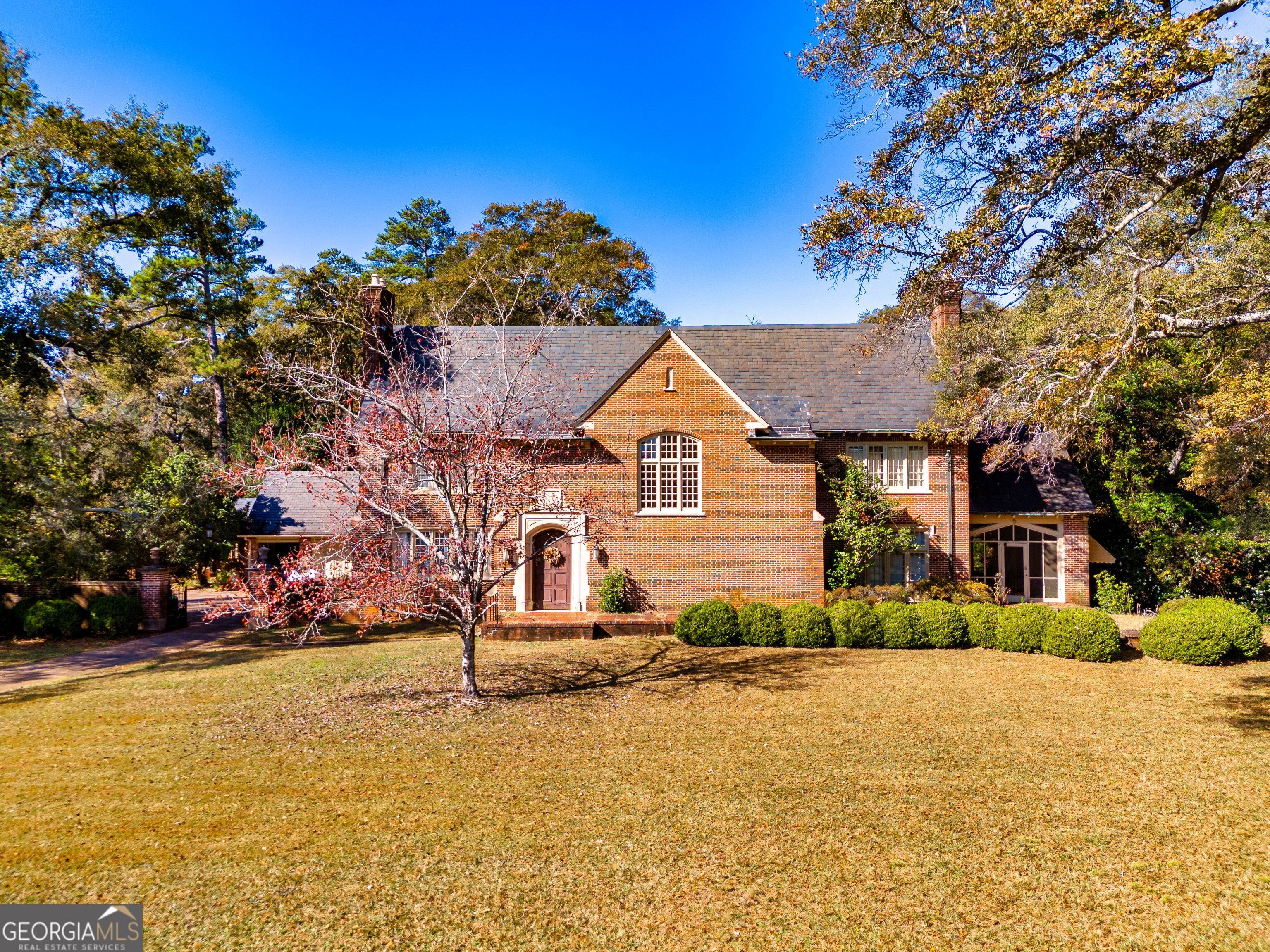 300 Poplar Drive Property Photo 1