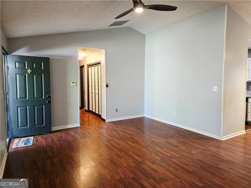 115 Bond Drive Property Photo 4