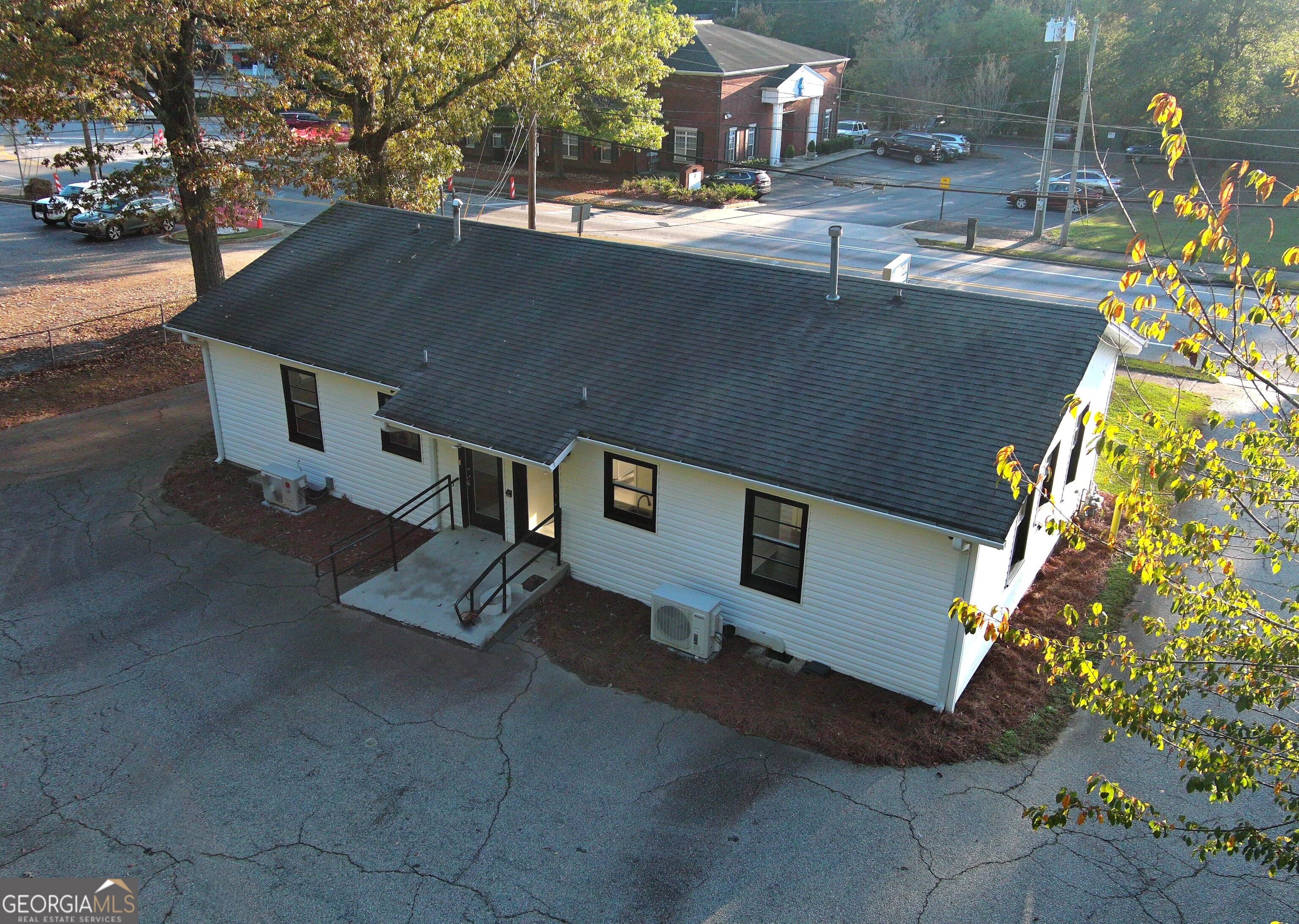 144 / 148 Brookwood Avenue Property Photo 4