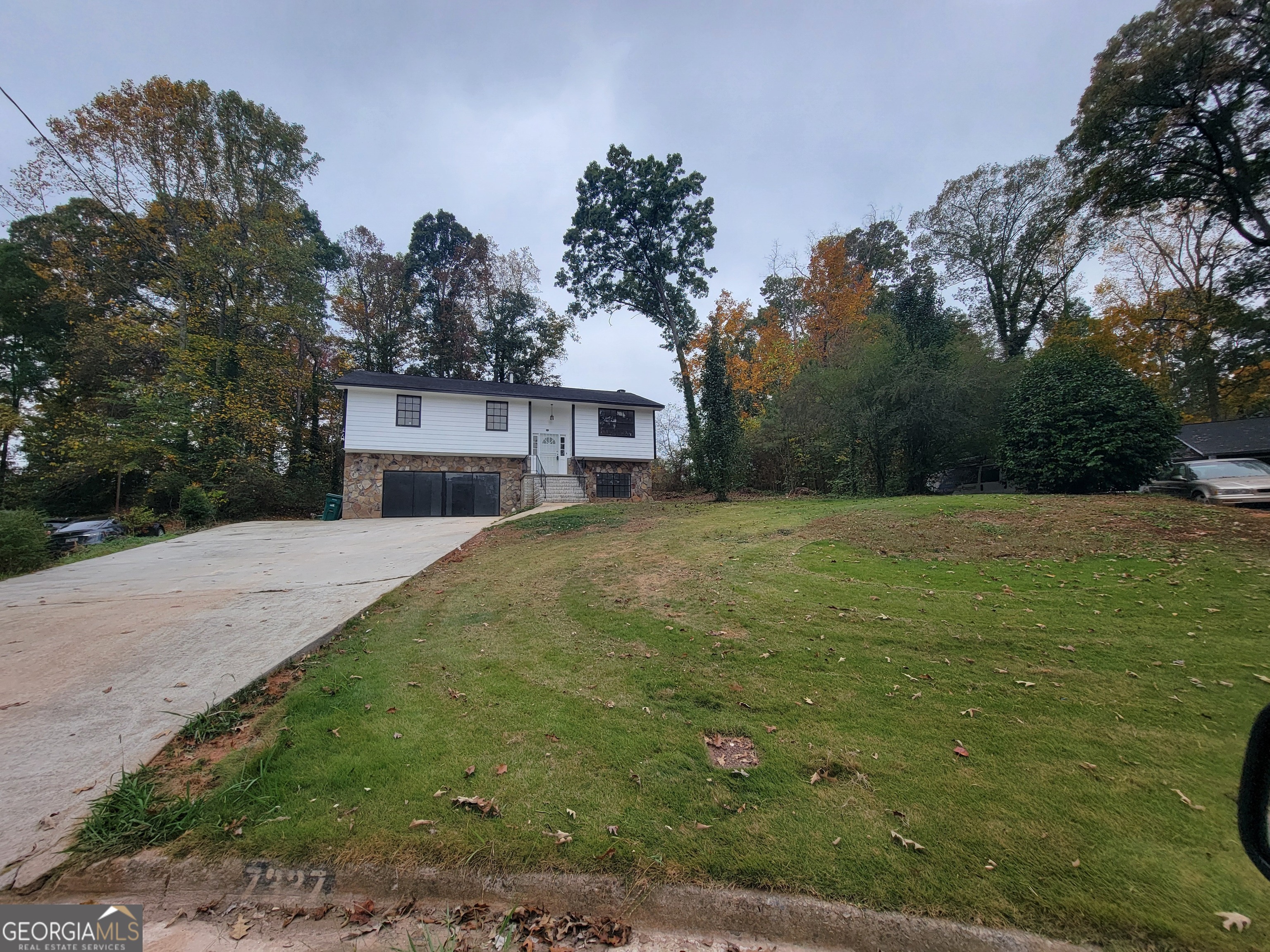 7327 Stream Court Property Photo 2