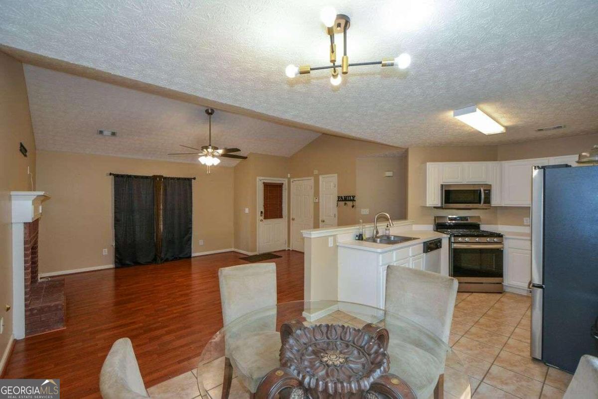 1712 Graystone Drive Property Photo 3