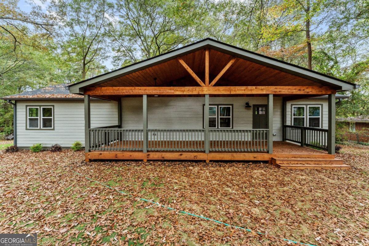 2205 Stockbridge Drive Se Property Photo 3
